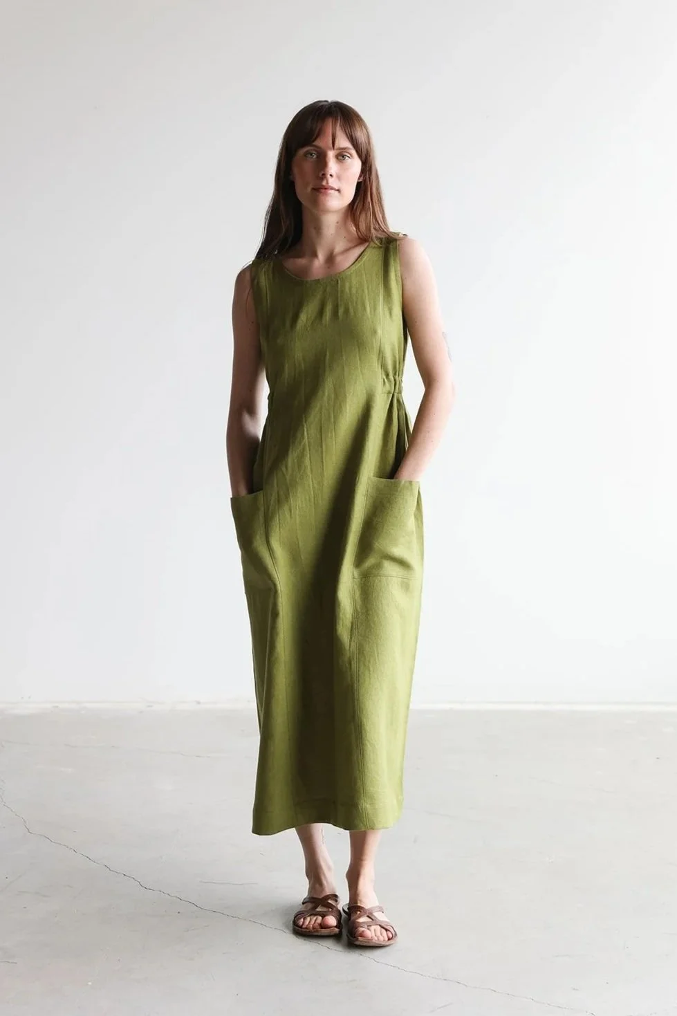 nomi-designs-linen-dress-pesto-front.jpg