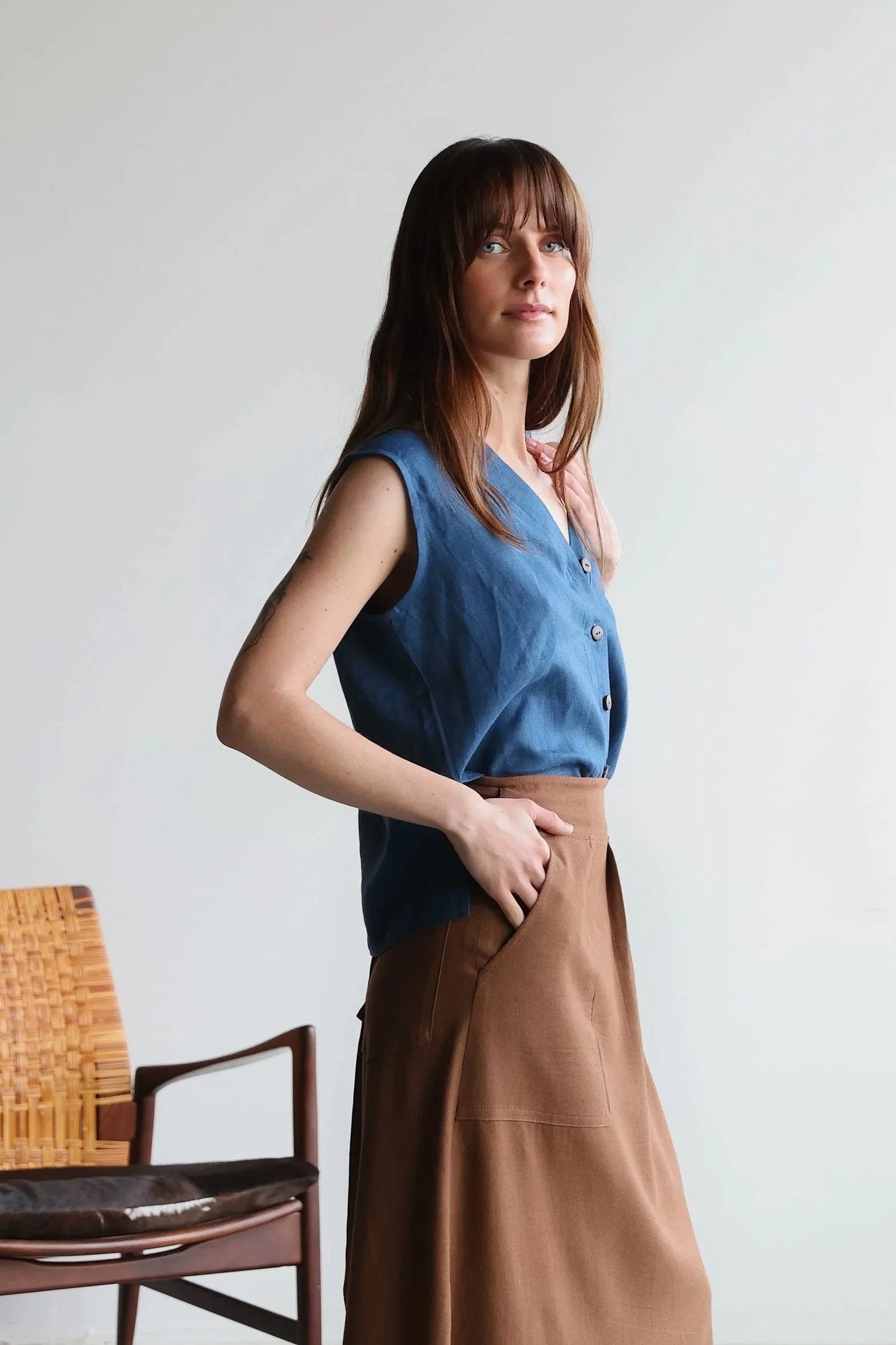 nomi-designs-linen-vest-skirt-ocean-cocoa-side.jpg