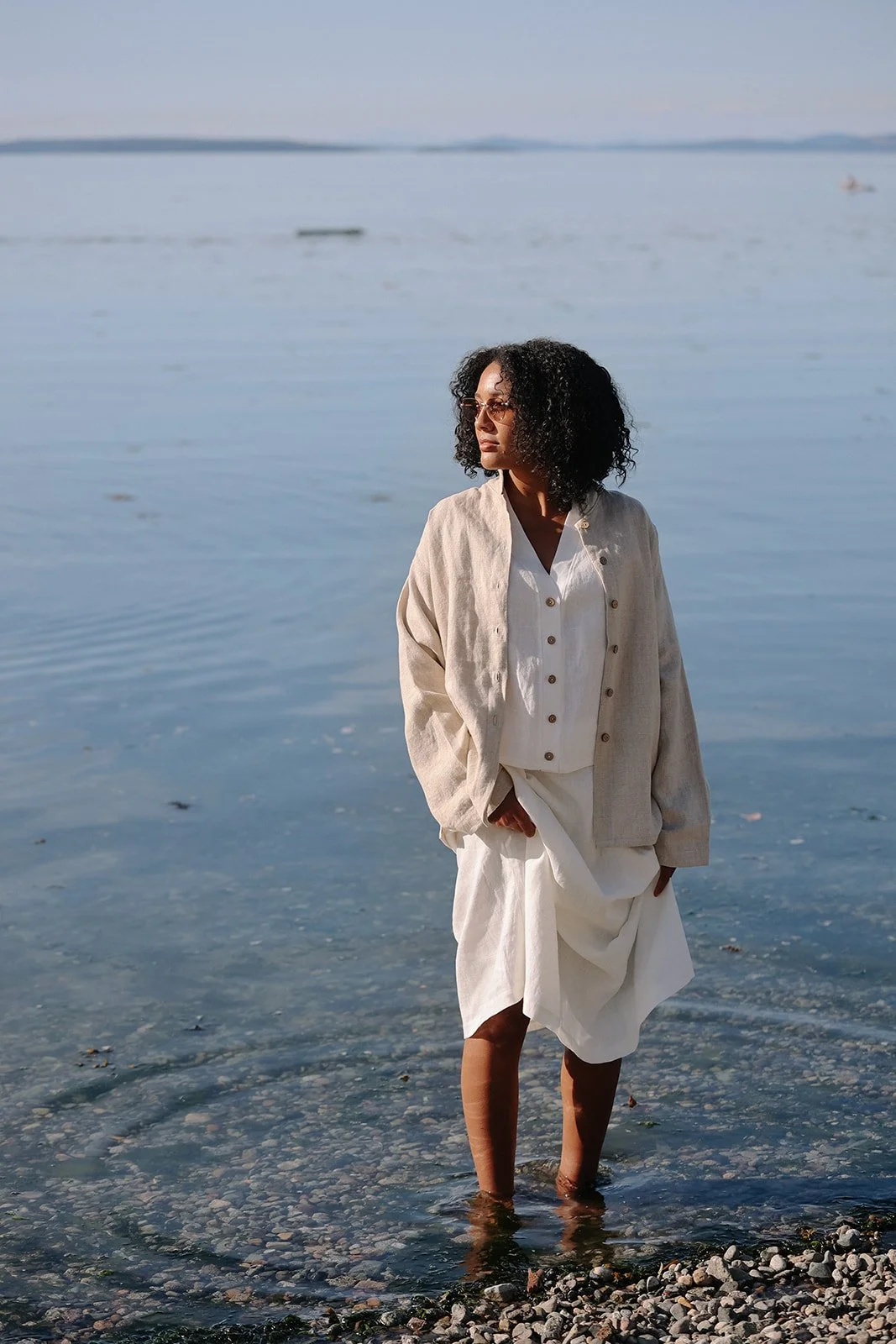 nomi-designs-linen-shirt-natural-open-Beach.jpg
