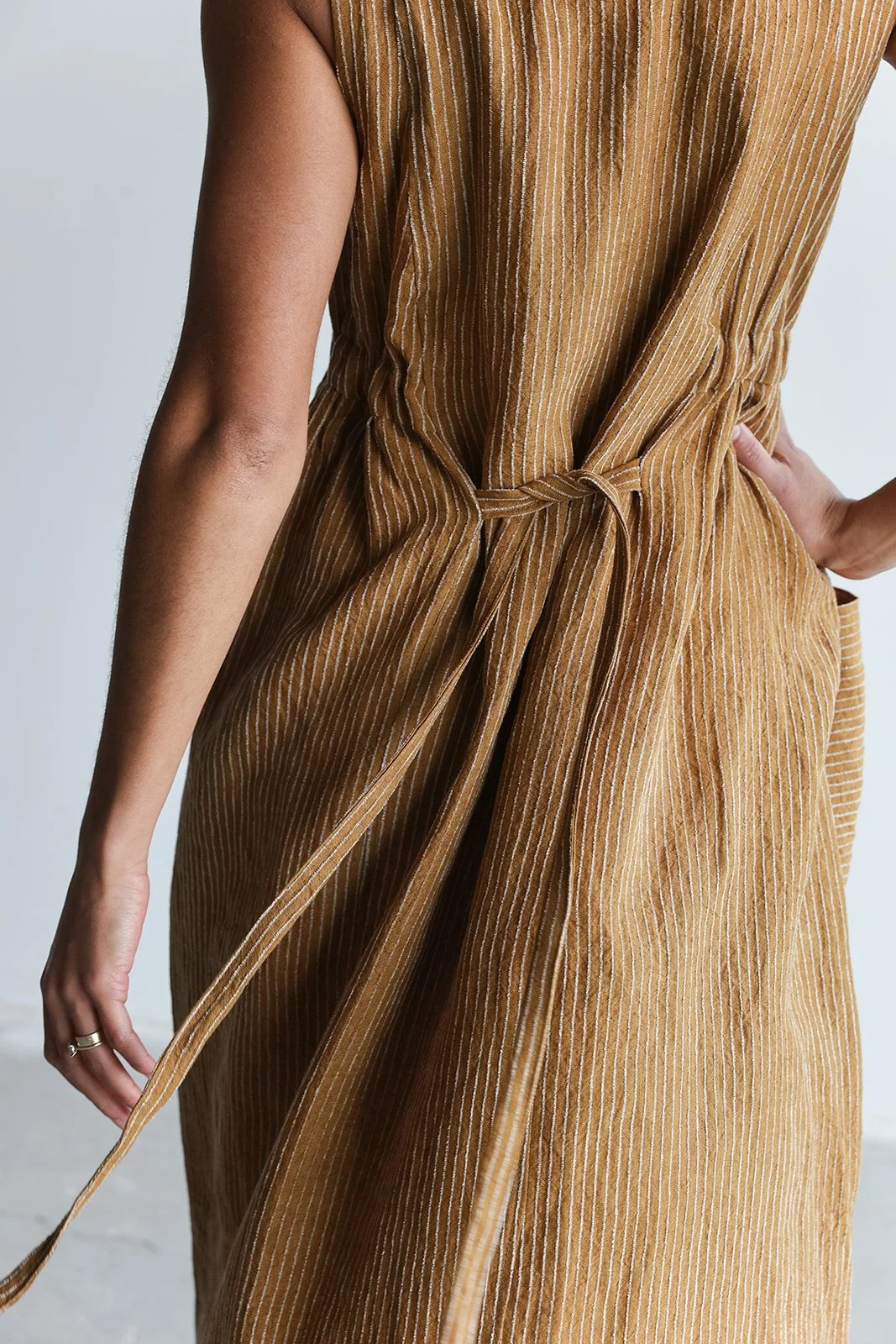 nomi-designs-linen-dress-ginger-back.jpg