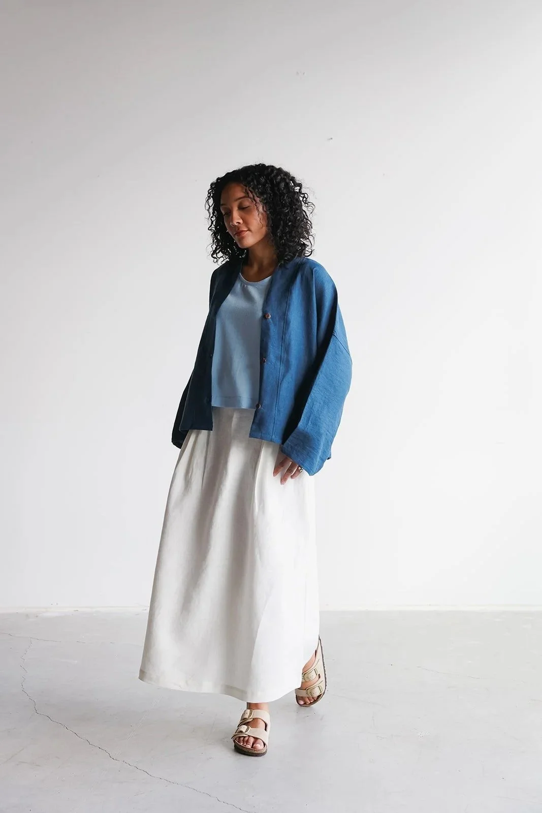 nomi-designs-linen-shirt-ocean-open.jpg