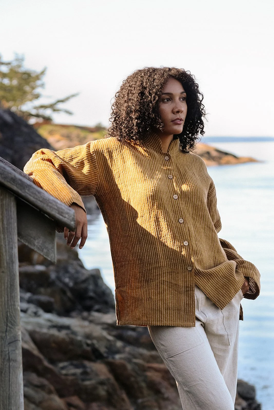 nomi-designs-linen-shirt-ginger-front-Beach.jpg