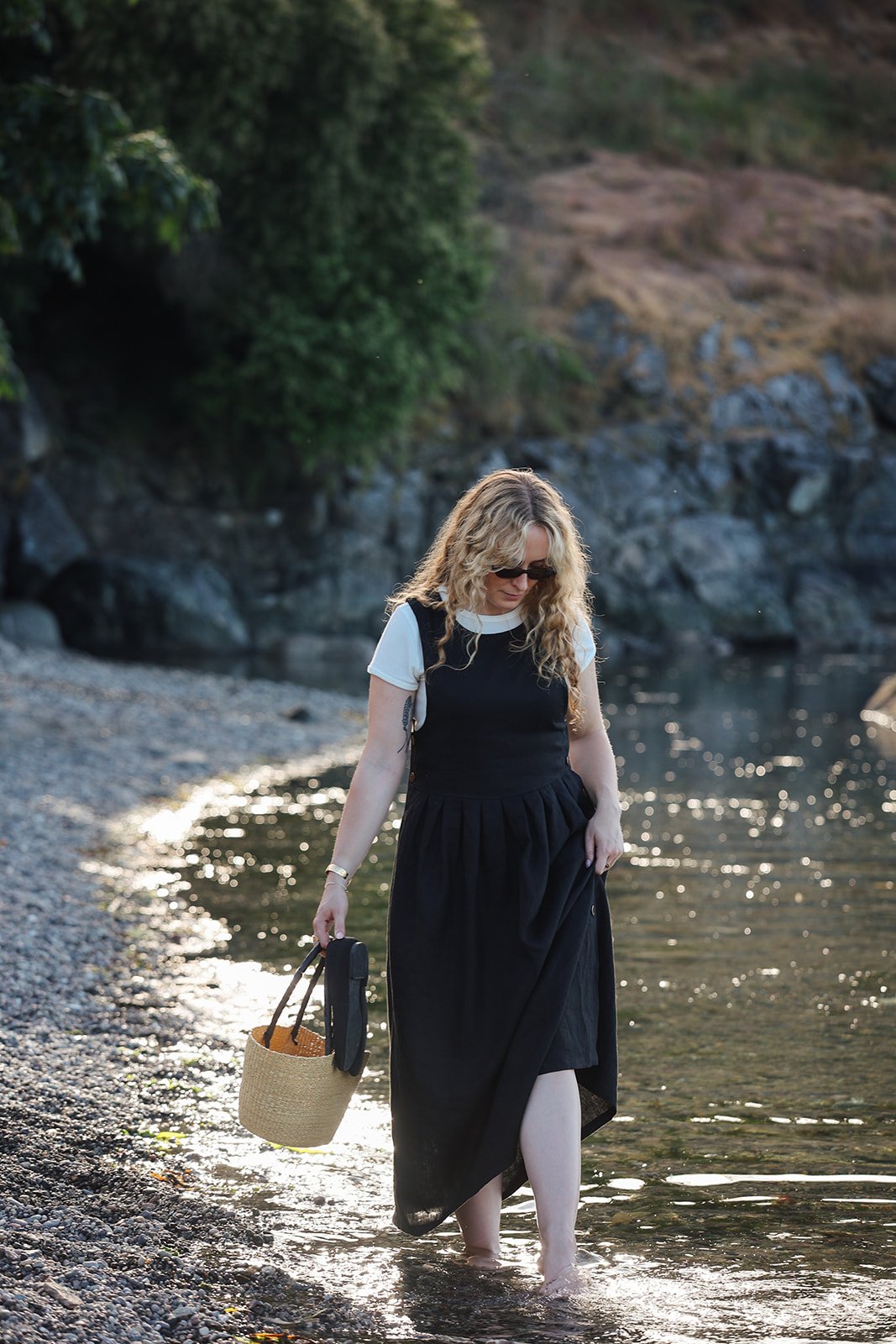 nomi-designs-linen-dress-black-walk-Beach.jpg