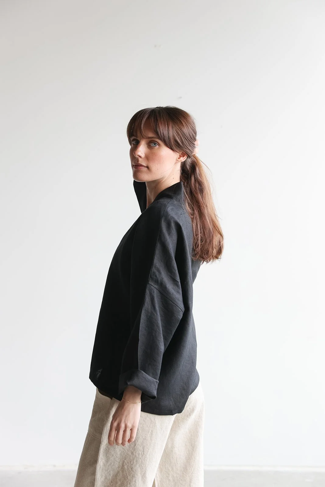 nomi-designs-linen-shirt-black-side.jpg