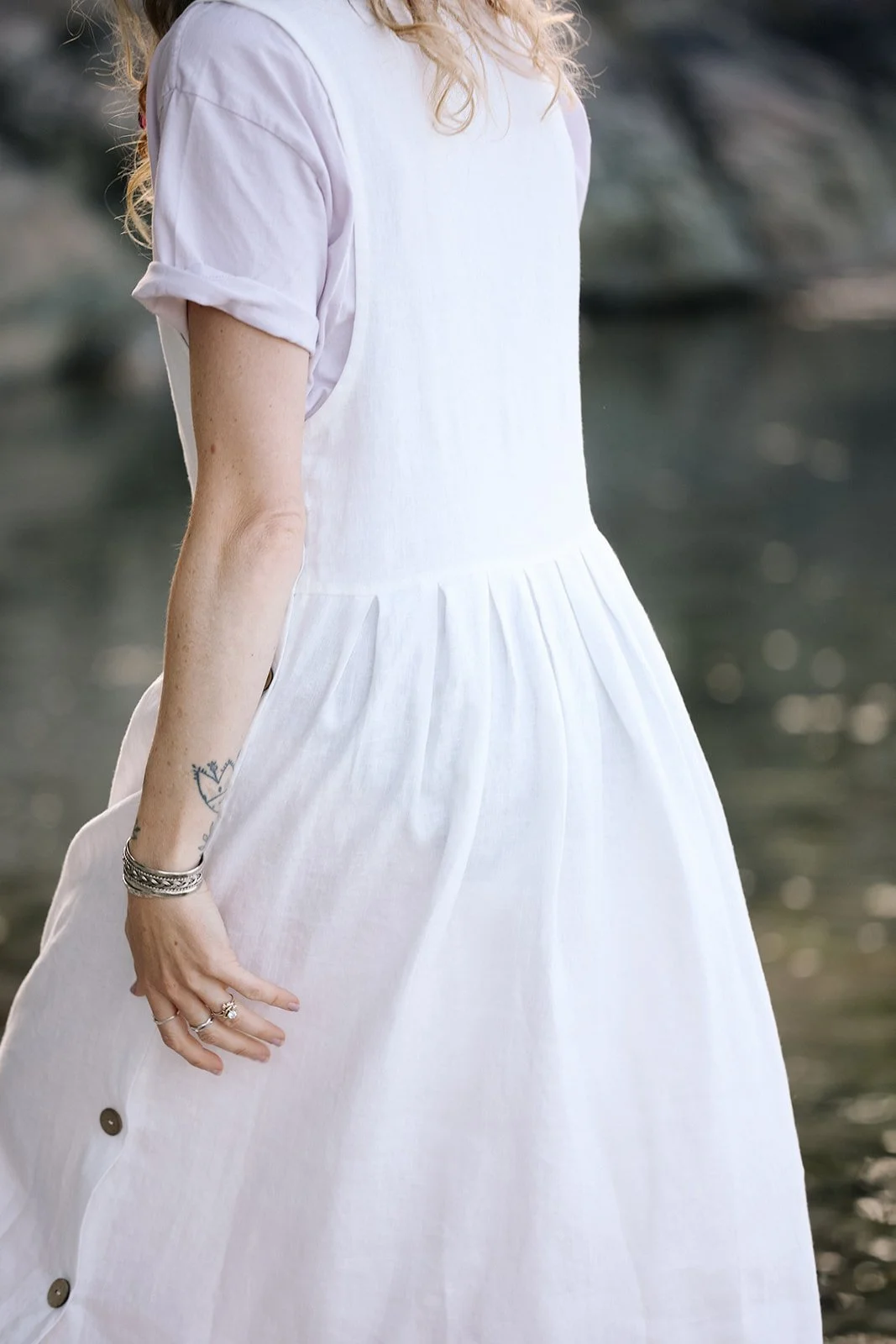 nomi-designs-linen-dress-ivory-back-details-Beach.jpg