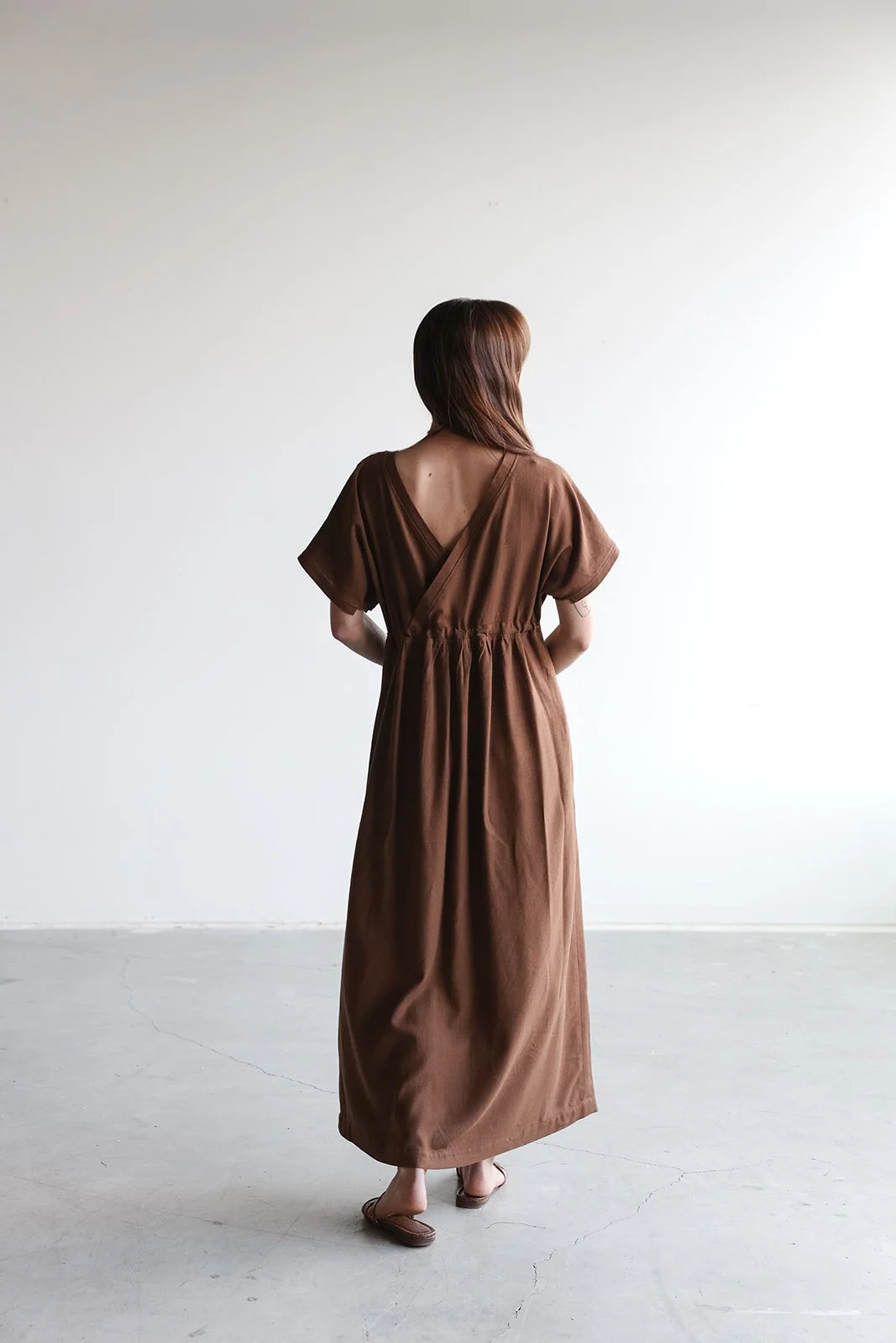 nomi-designs-linen-dress-cocoa-back.jpg