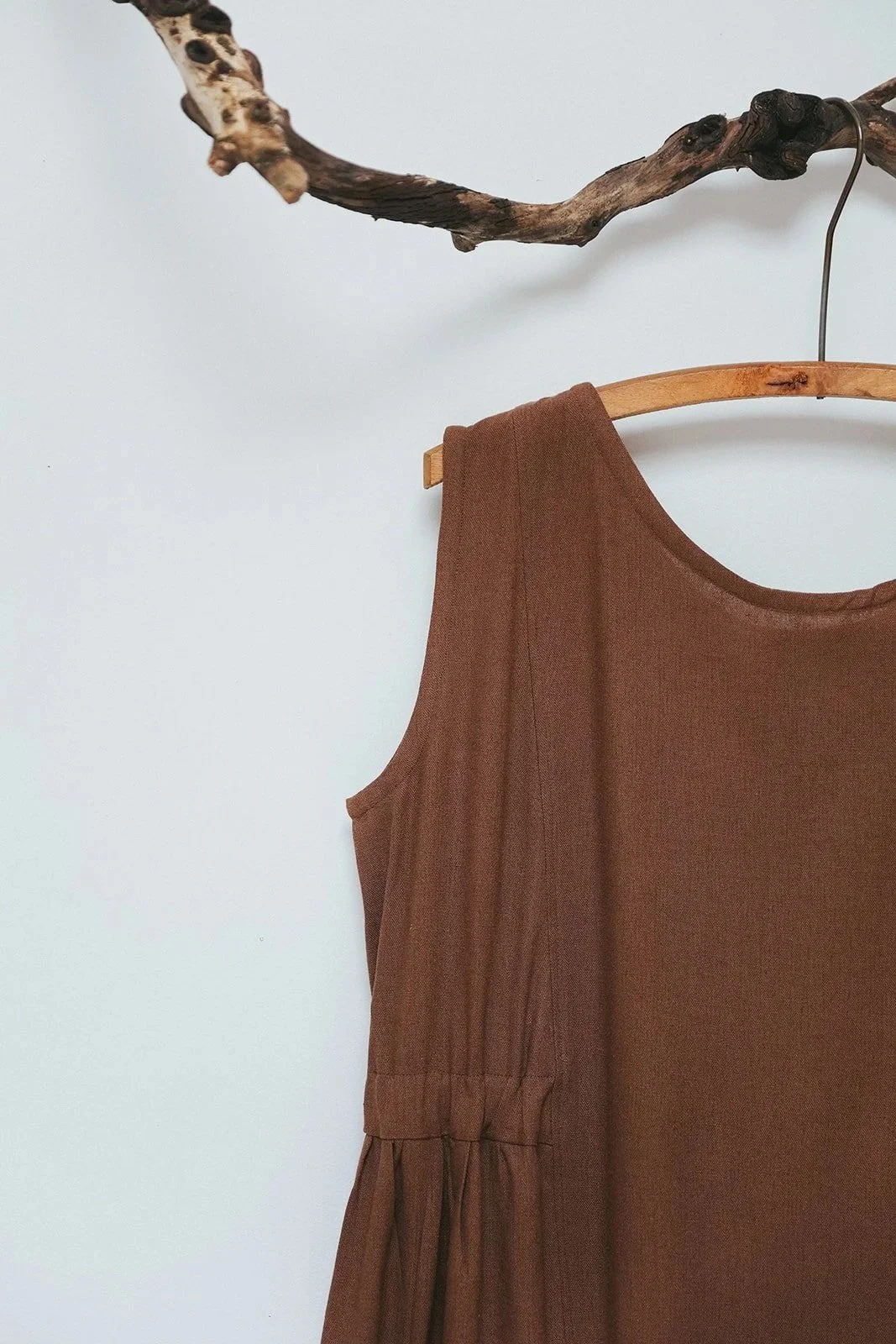 nomi-designs-linen-dresspdetails-cocoa-hanger.jpg