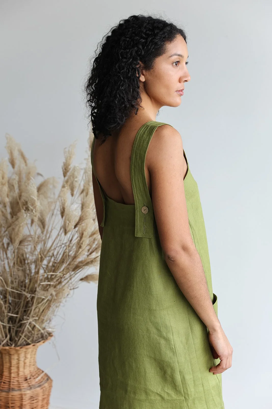 nomi-designs-linen-straps-dress-pesto-side-details.jpg