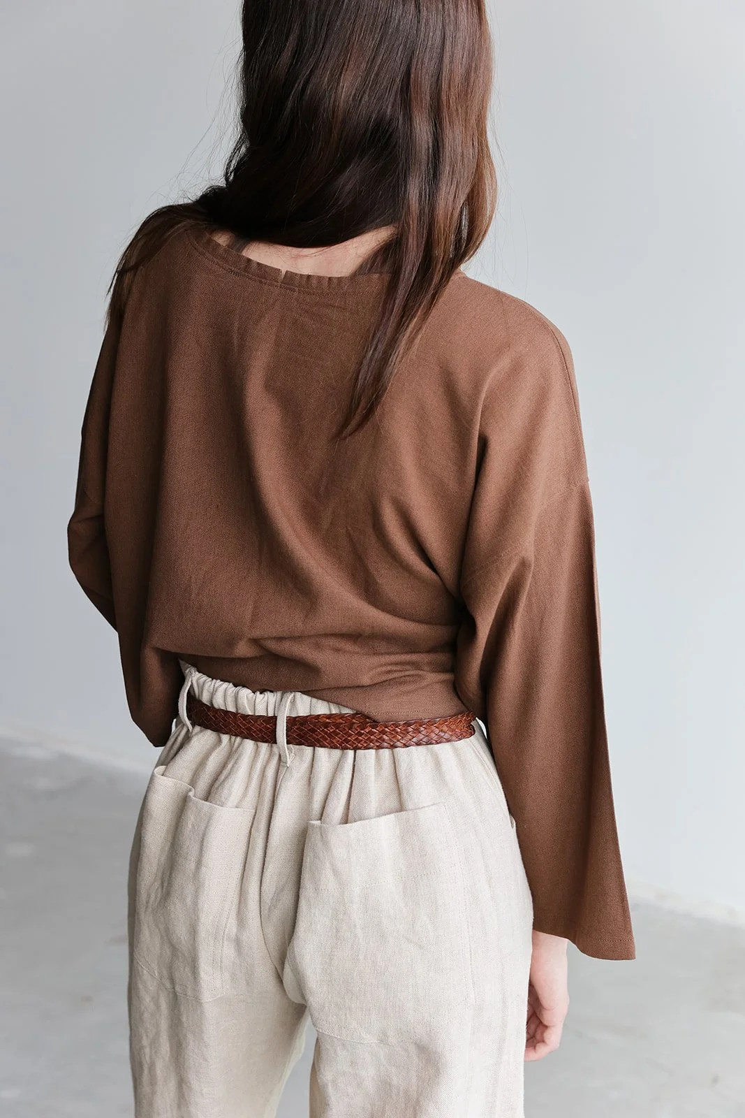 nomi-designs-linen-top-long-sleeve- cocoa-bcak.jpg