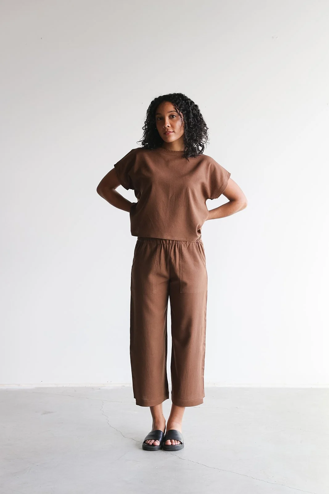 nomi-designs-linen-top-pants-cocoa-front.jpg