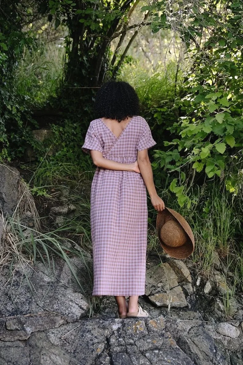 Nomi-designa-linen-cotton-dress-back-gingham-Beach.jpg