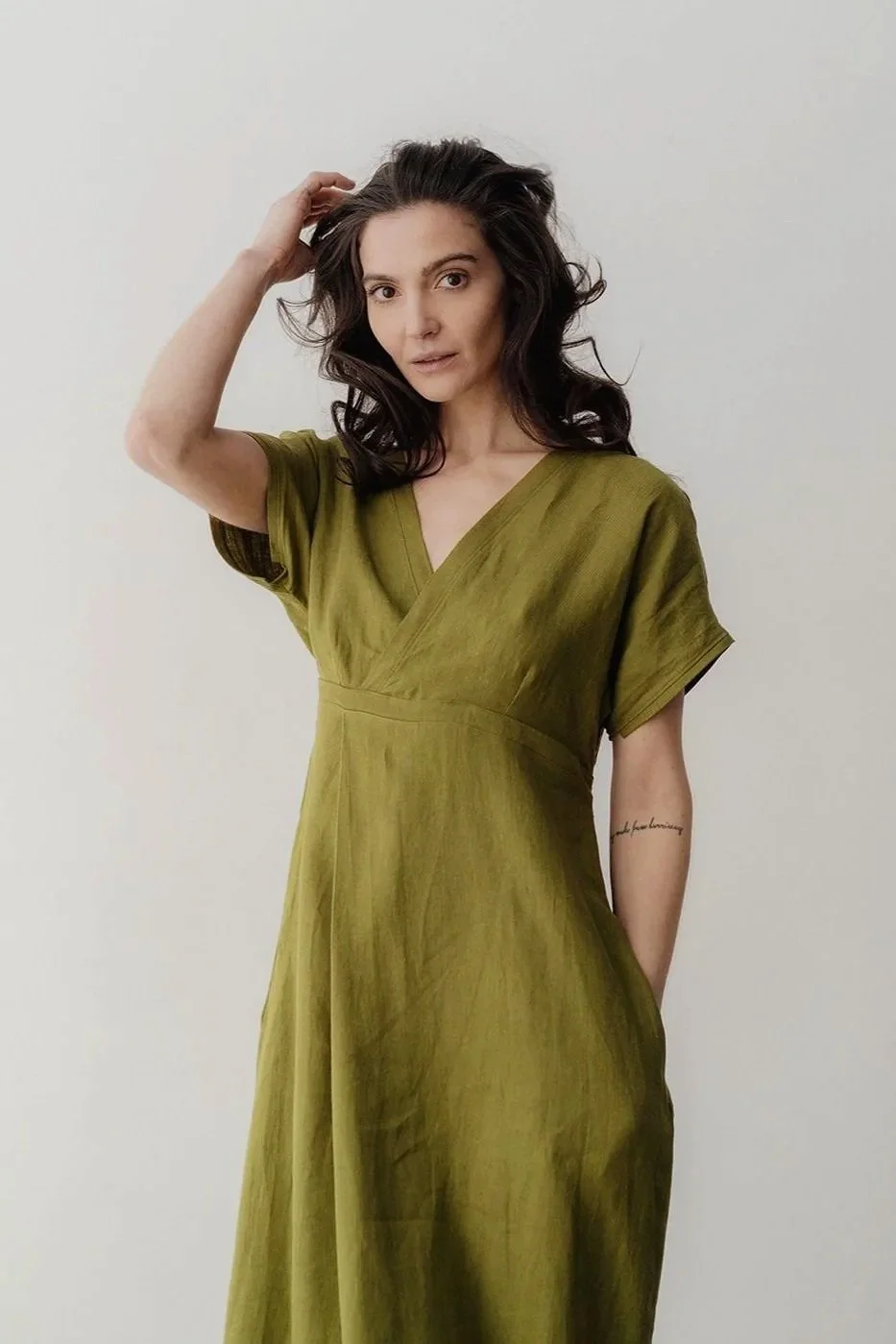 linen-dress-pesto-front-hand-on%2Bhad.jpg