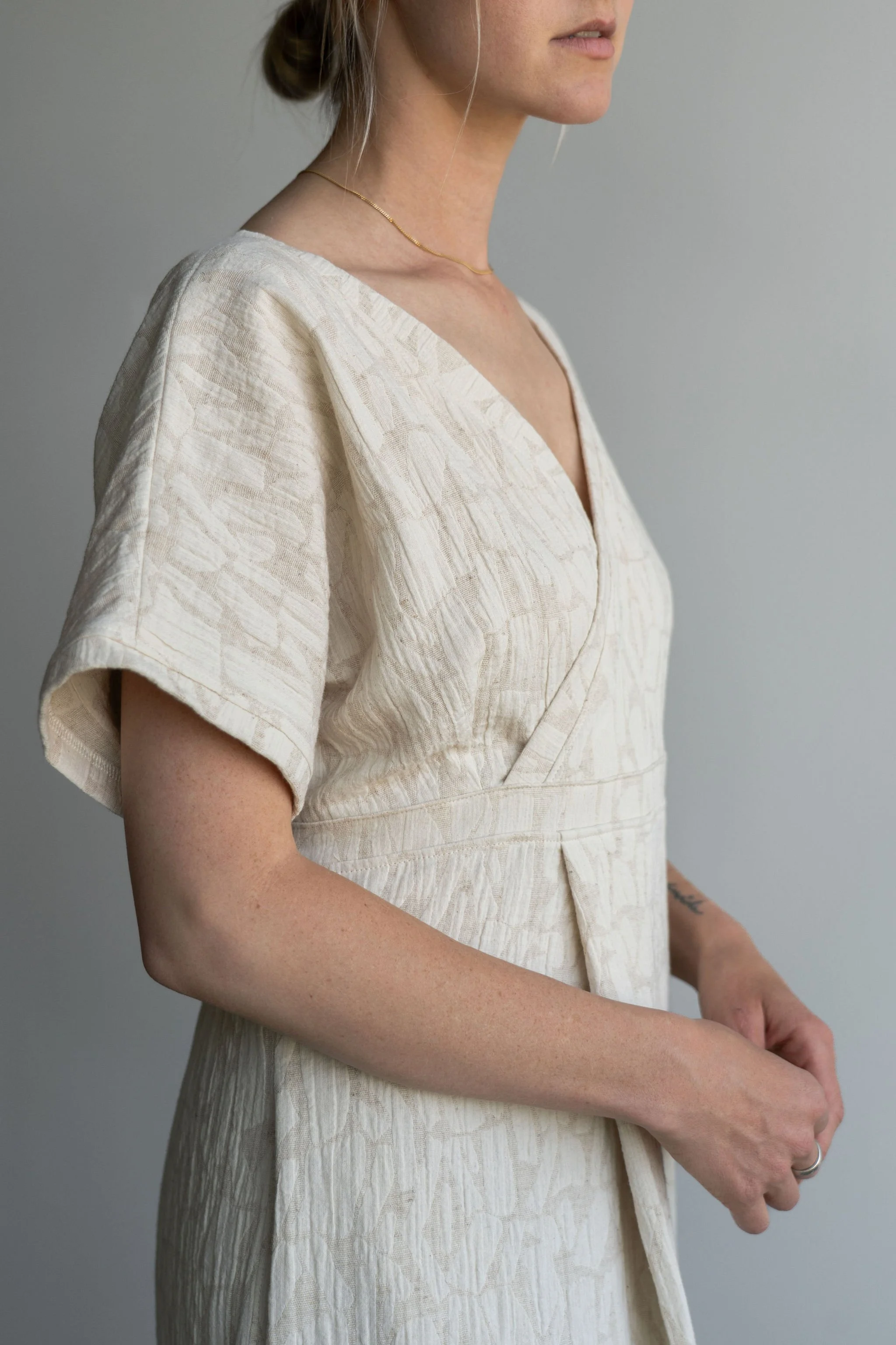 linen-cotton-dress-oatmeal-side-closup.jpg