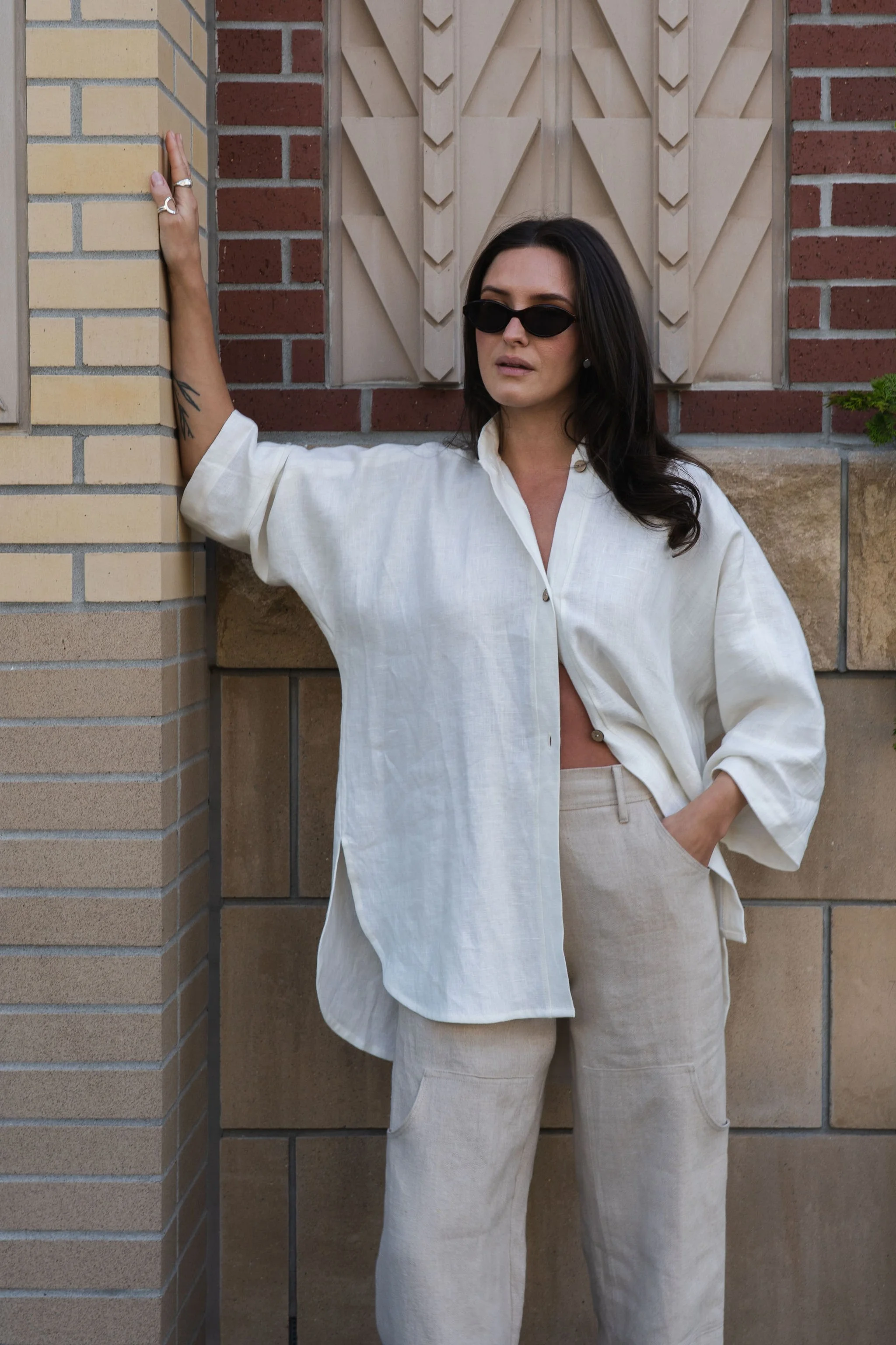 Woman wearing ¾ Sleeve linen button-up shirt in Ivory
