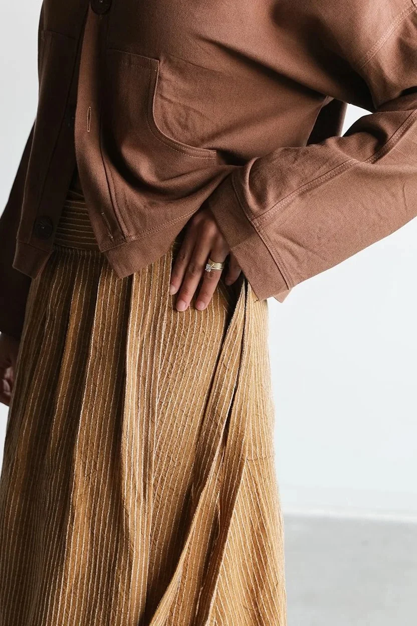 nomi-designs-linen-jacket-cocoa-side-details.jpg