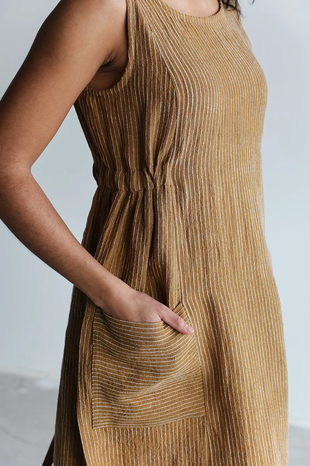 nomi-designs-linen-dress-ginger-details.jpg
