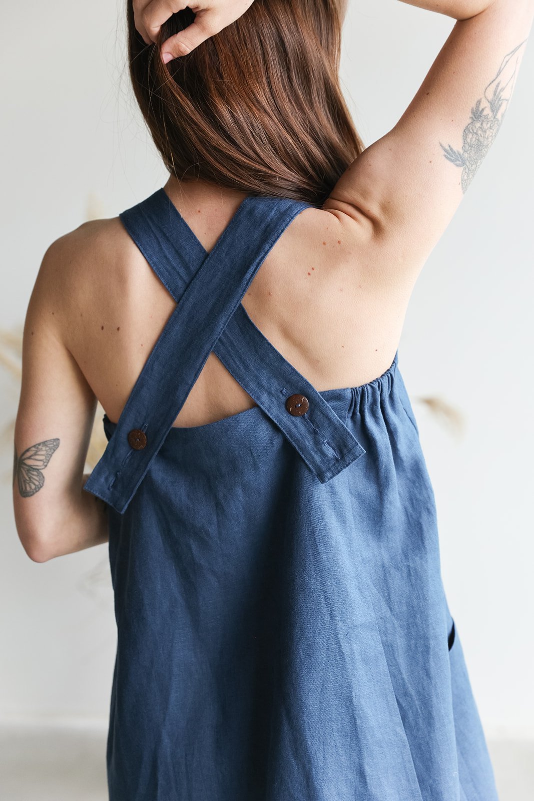 nomi-designs-linen-straps-dress-ocean-back-details.jpg