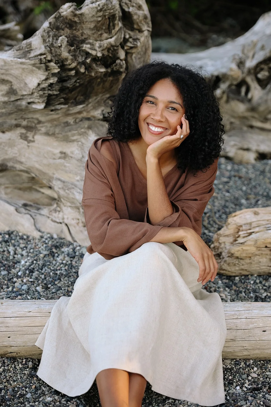 nomi-designs-line-jacket-cocoa-skirt-natural-Beach.jpg