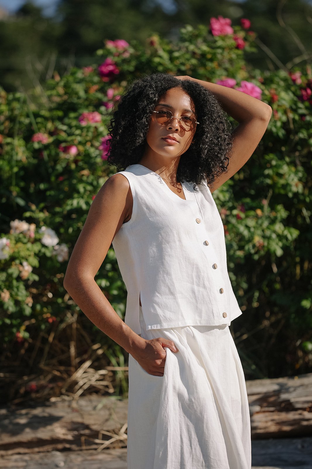 nomi-designs-linen-vest-ivory-side-Beach.jpg