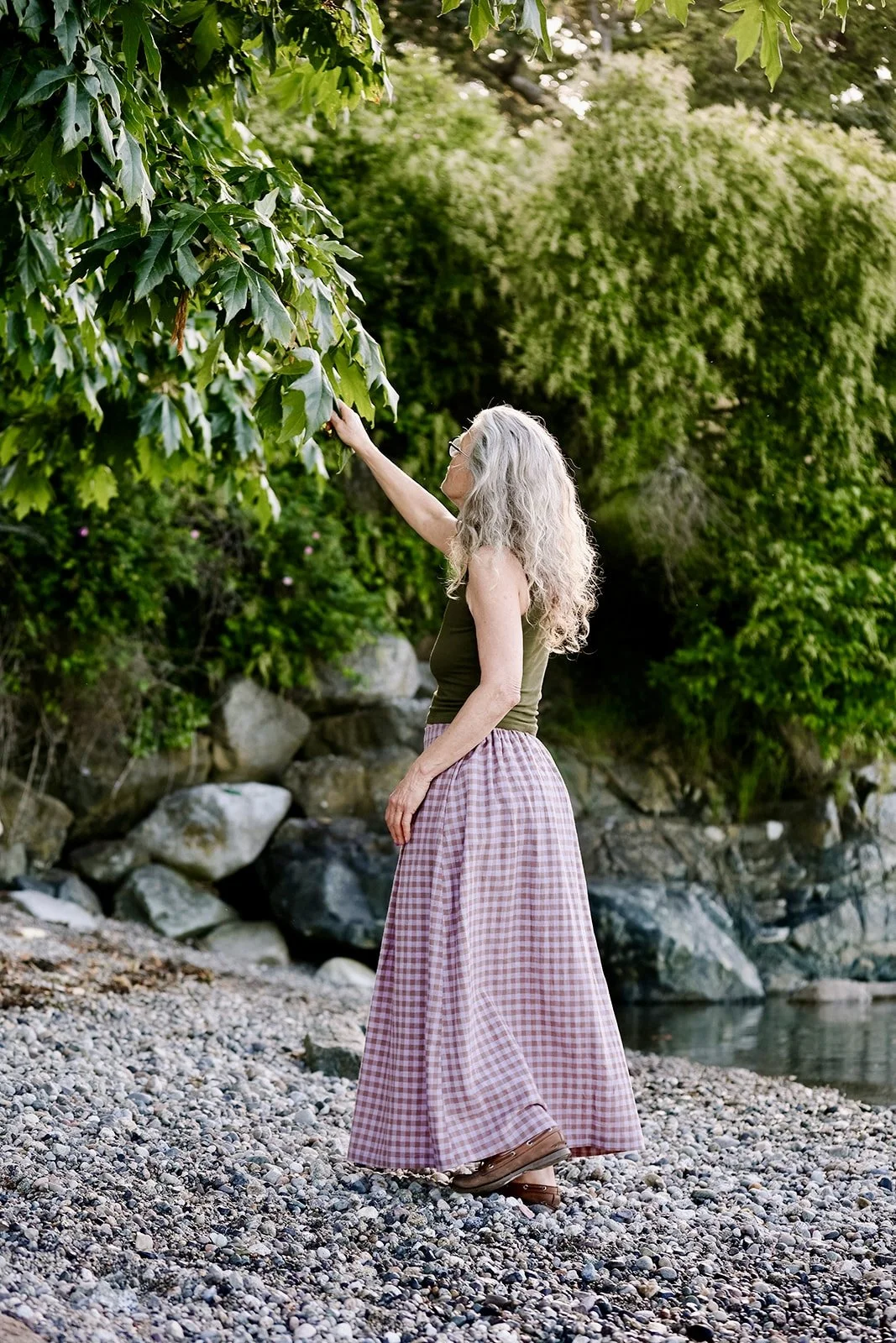 nomi-designs-linen-skirt-back-gingham-Beach.jpg