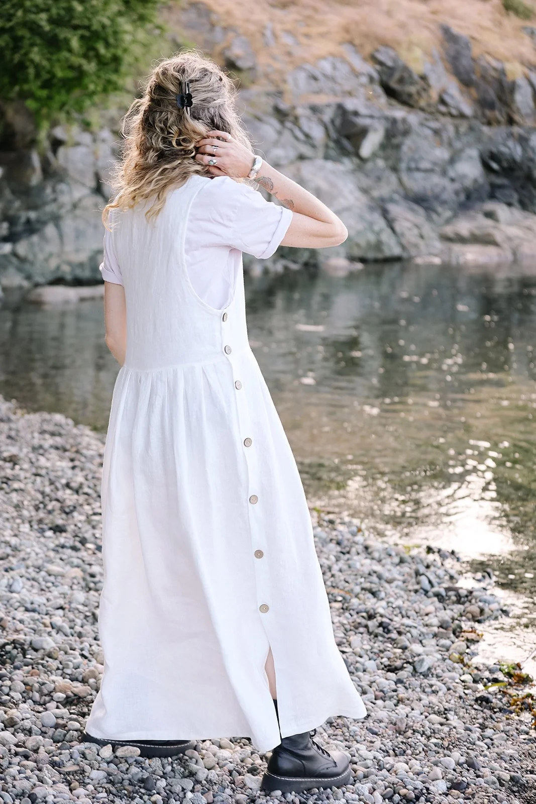 nomi-designs-linen-dress-ivory-back-Beach.jpg