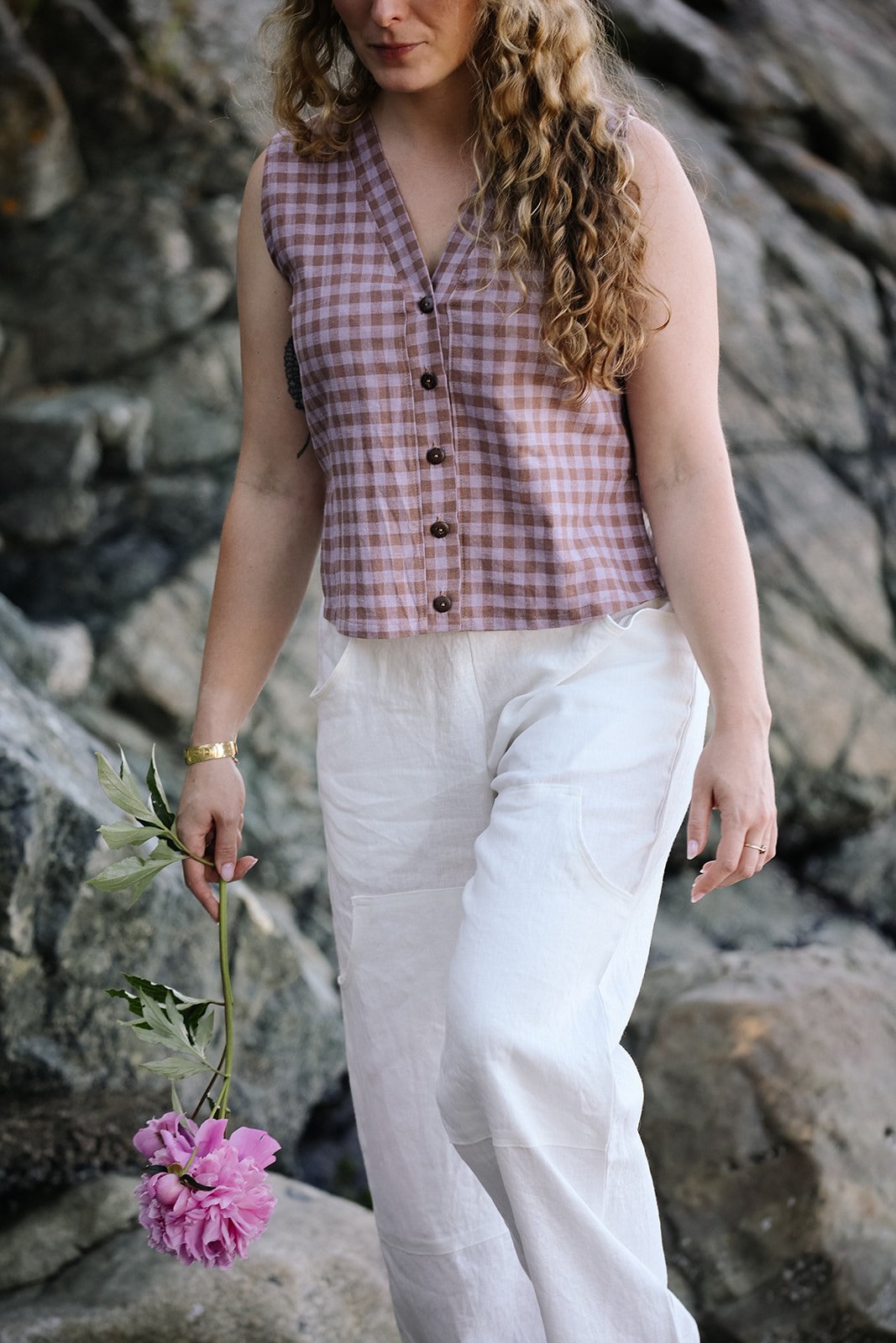 nomi-designs-line-outfit-vest-gingham-pants-ivory-Beach.jpg