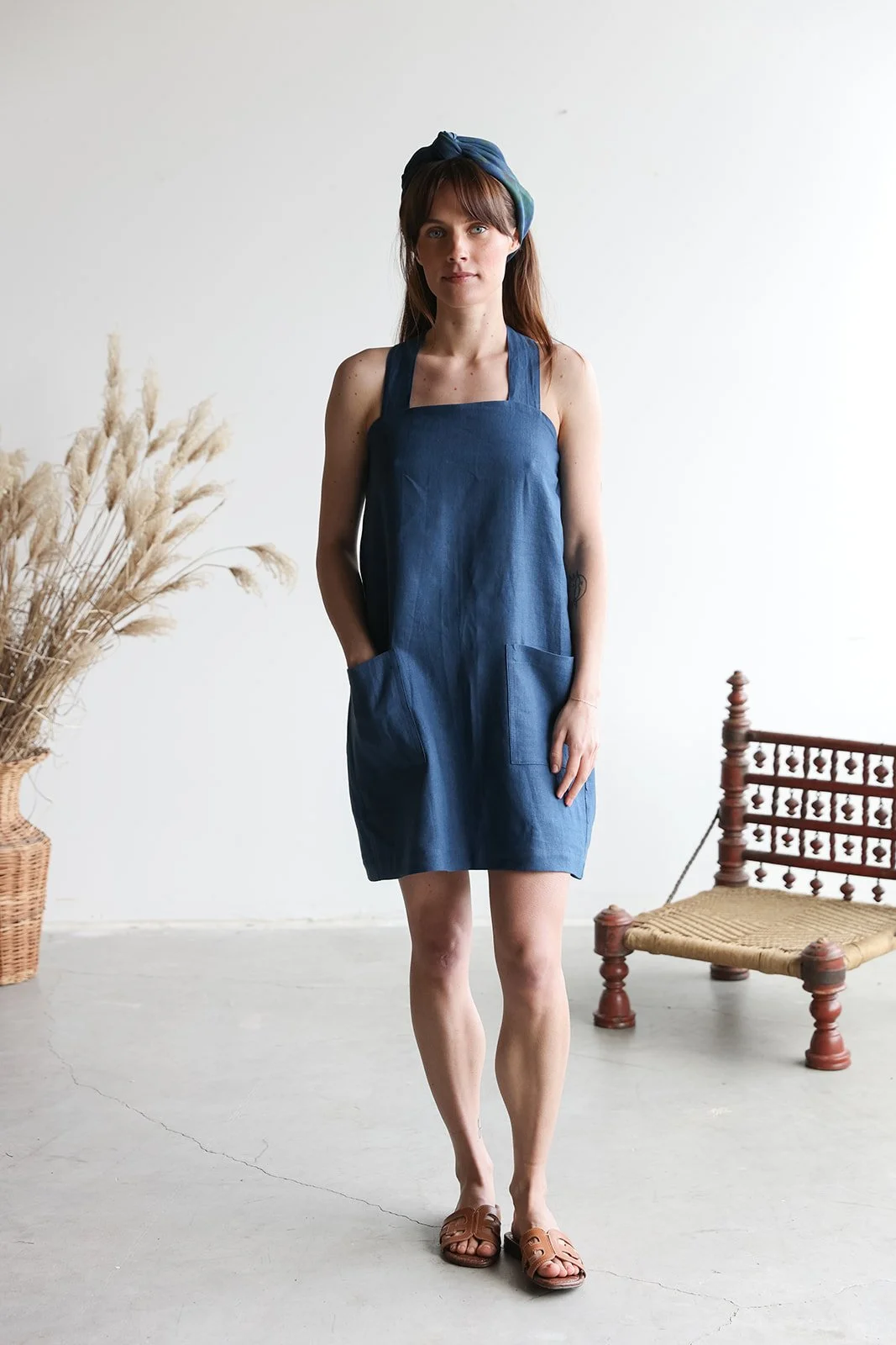 nomi-designs-linen-straps-dress-ocean-front.jpg