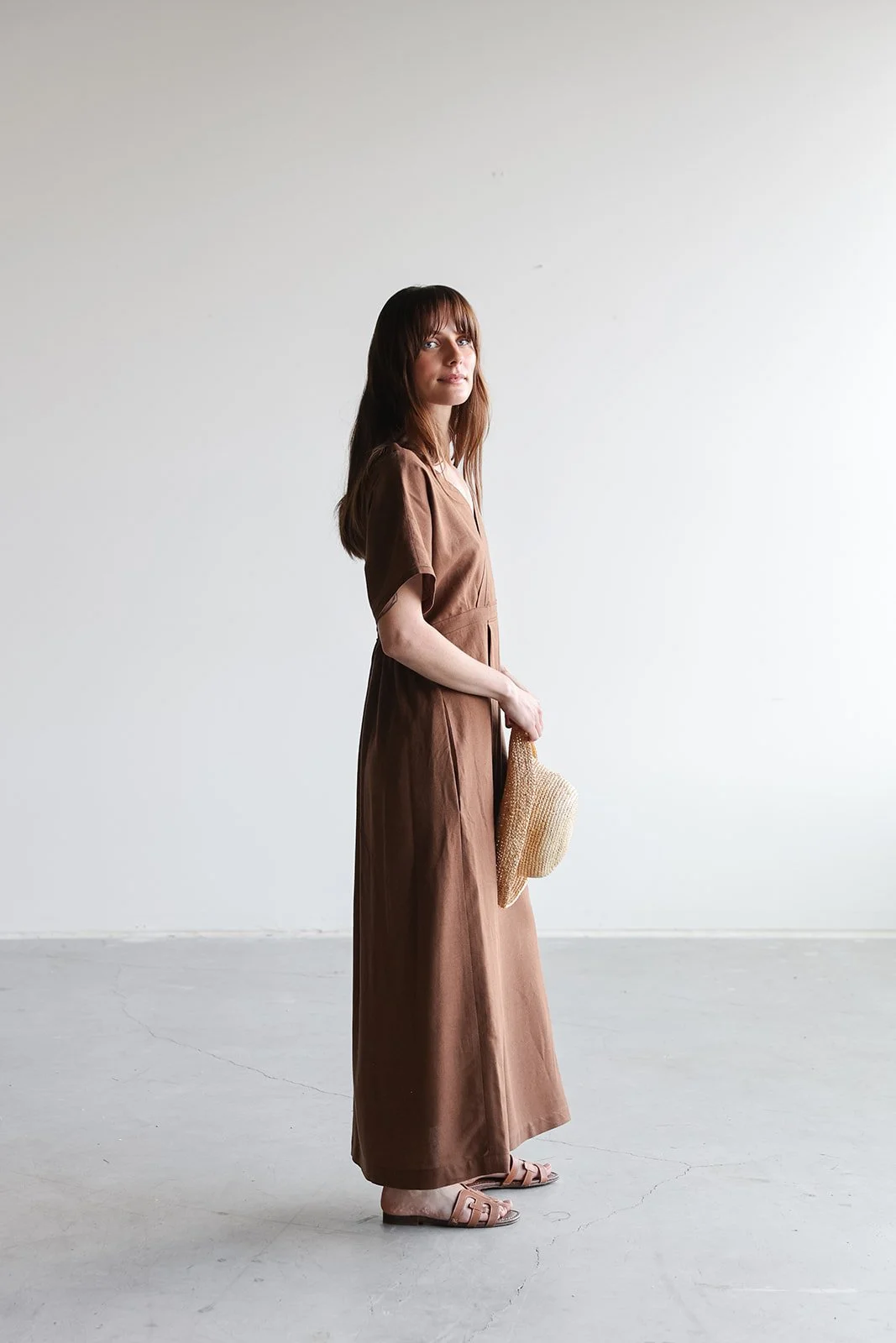 nomi-designs-linen-dress-cocoa-side.jpg