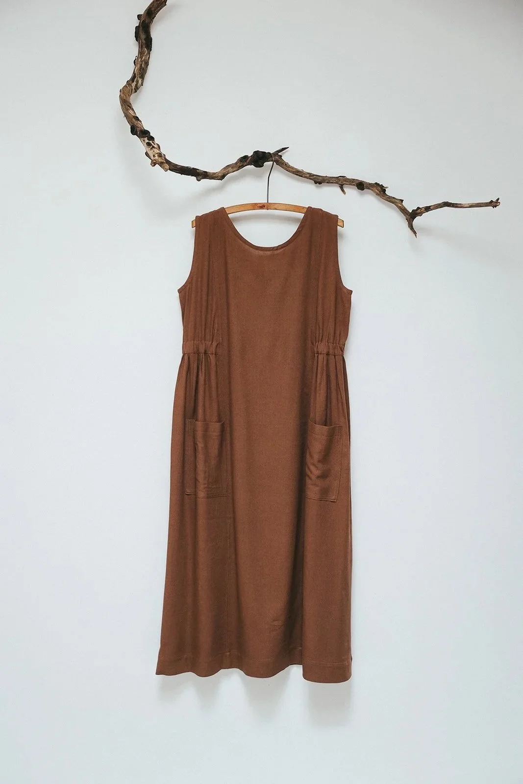 nomi-designs-linen-dress-front-branch-pockets-cocoa.jpg