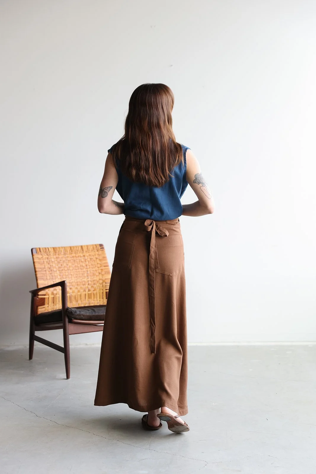 nomi-designs-linen-vest-ocesn-skirt-cocoa-back.jpg