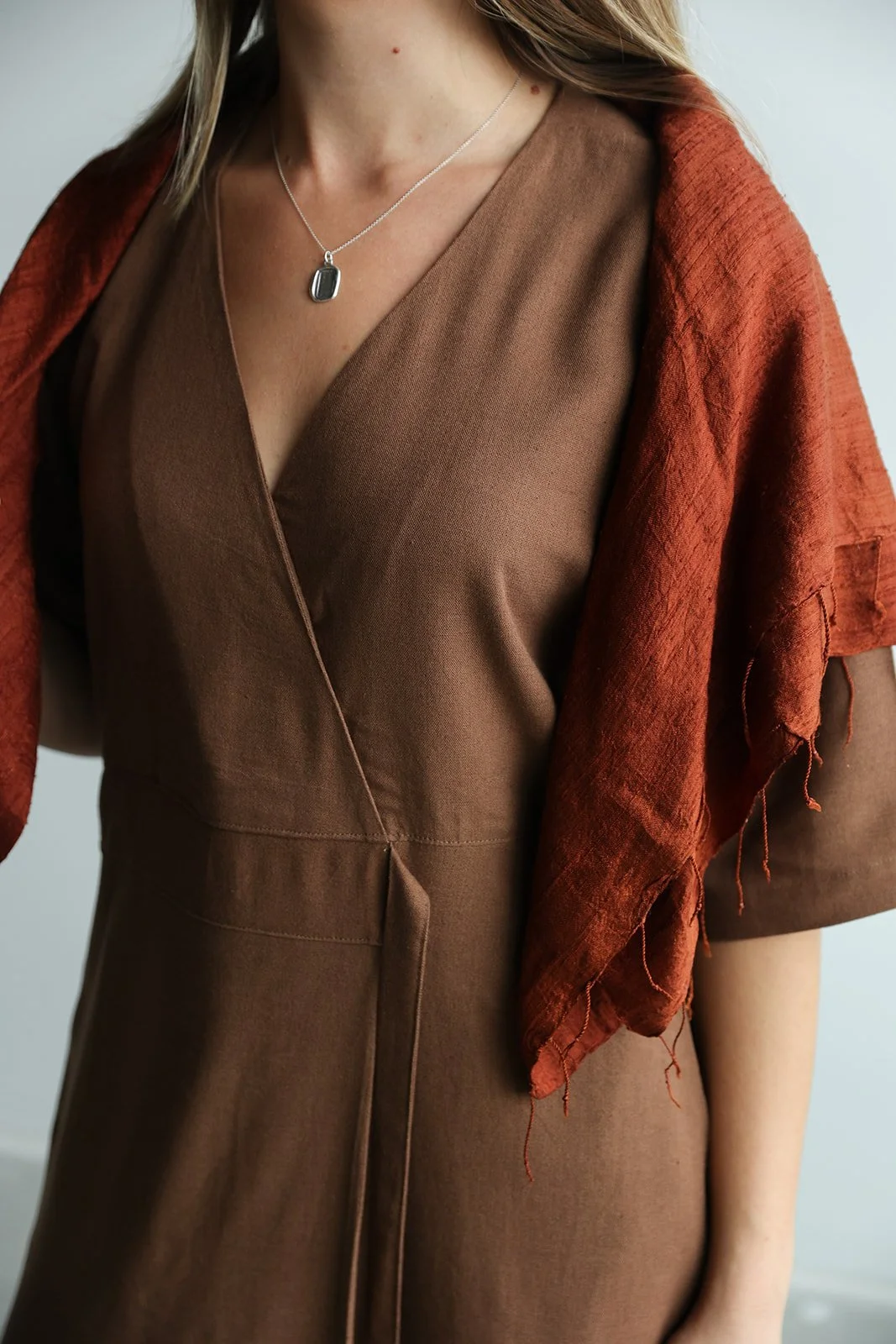 linen-dress-cocoa-details-front.jpg