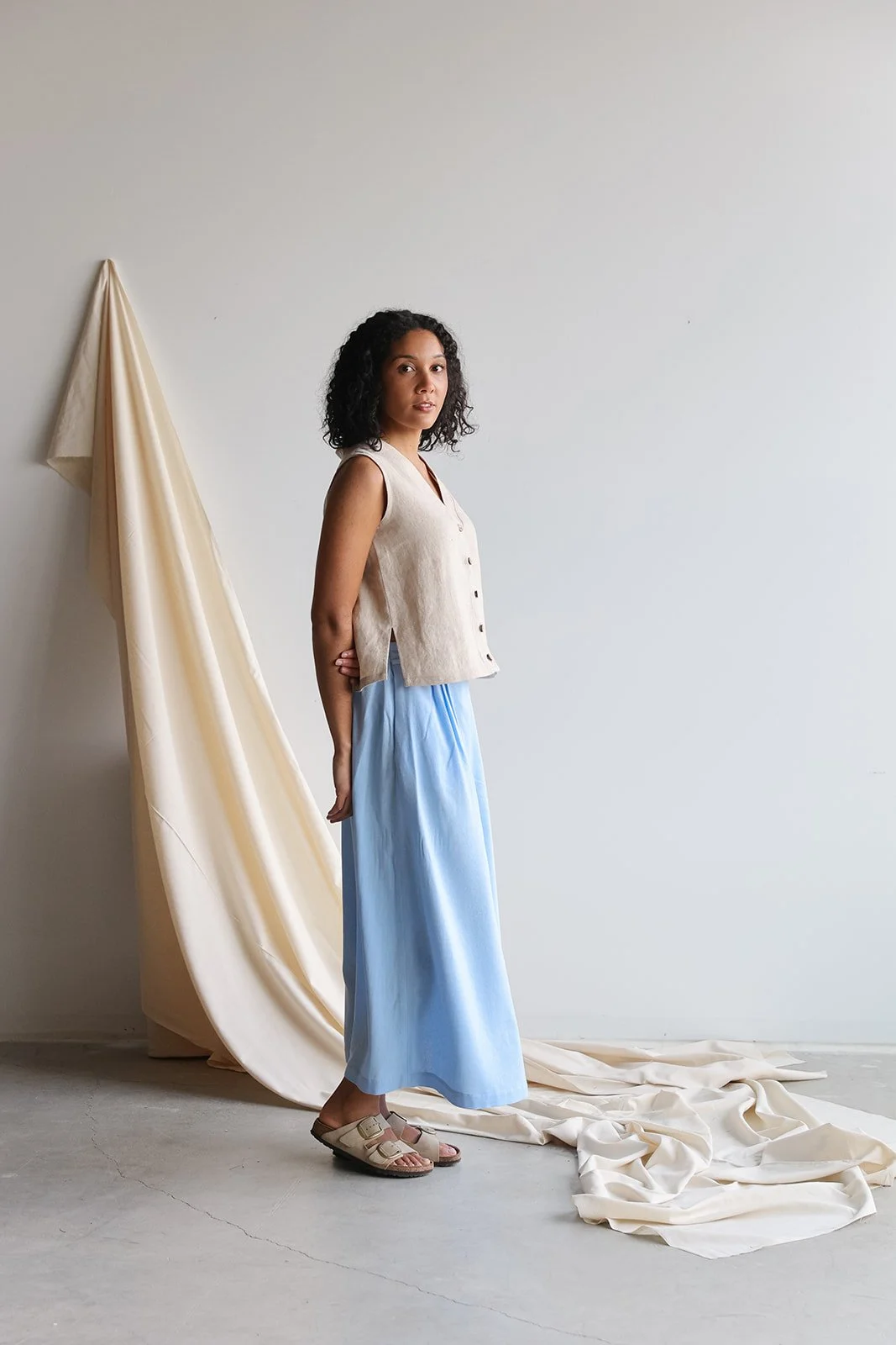nomi-designs-linenvest-natural-skirt-sky-side.jpg