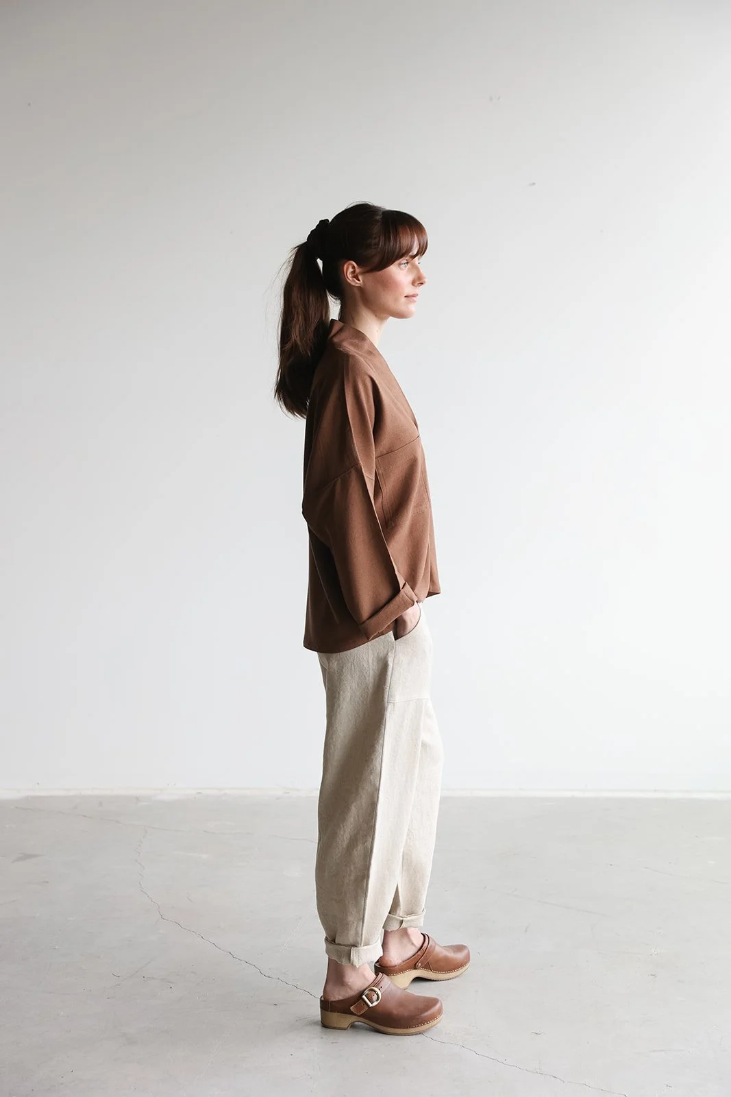 nomi-designs-linen-pants-natural-shirt-cocoa-side.jpg