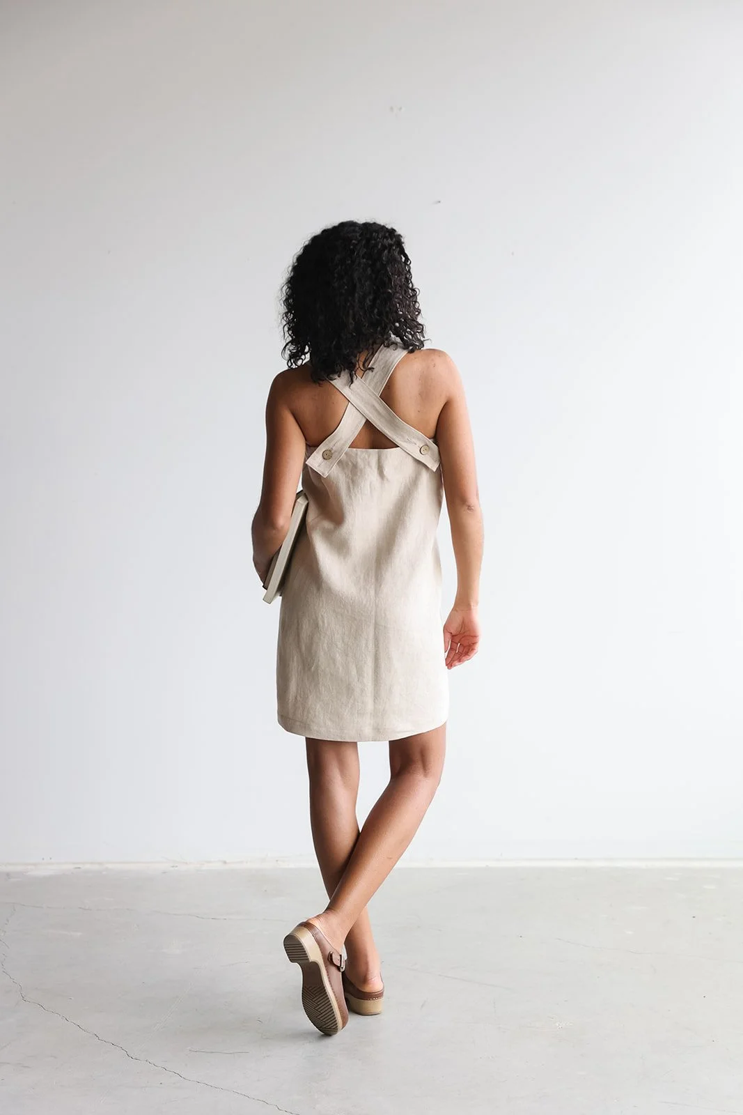 nomi-designs-linen-straps-dress-natural-back.jpg