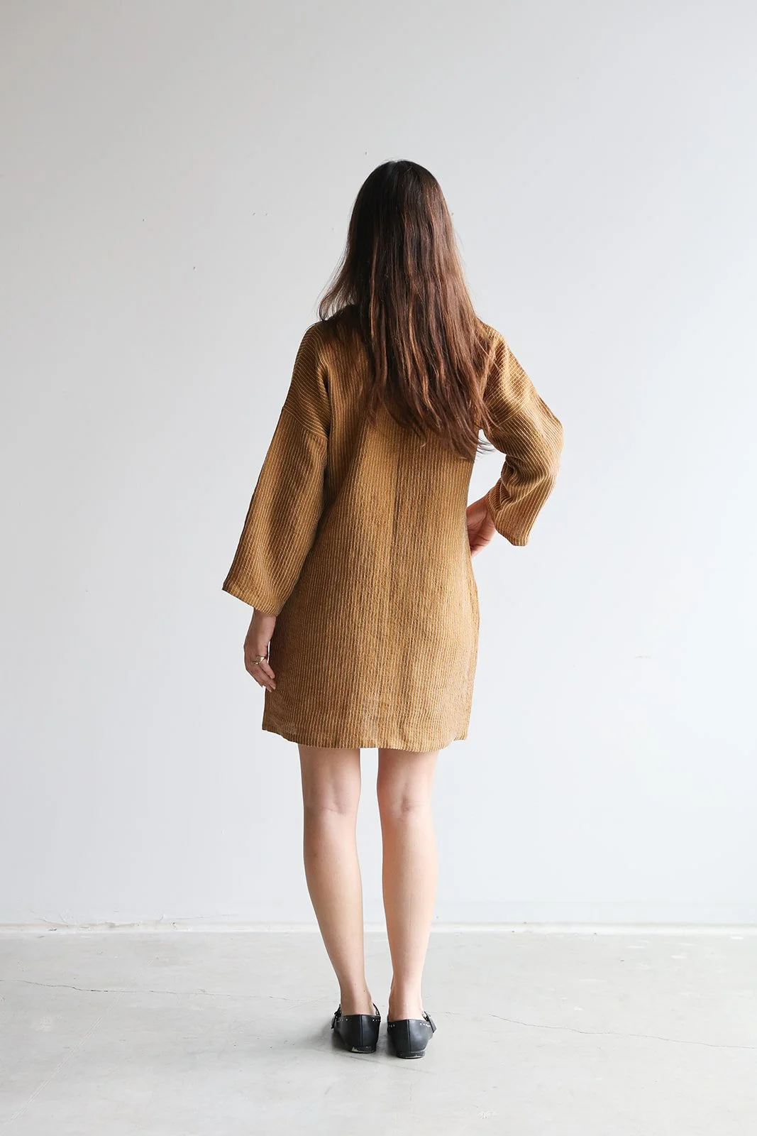 linen-mini-dress-ginger-long-sleeves-back.jpg