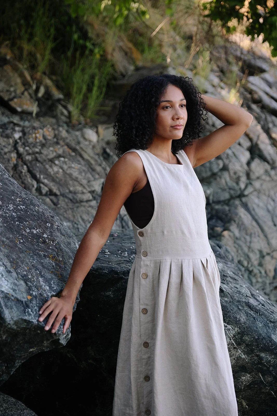 nomi-designs-linen-dress-natural-side-Beach.jpg