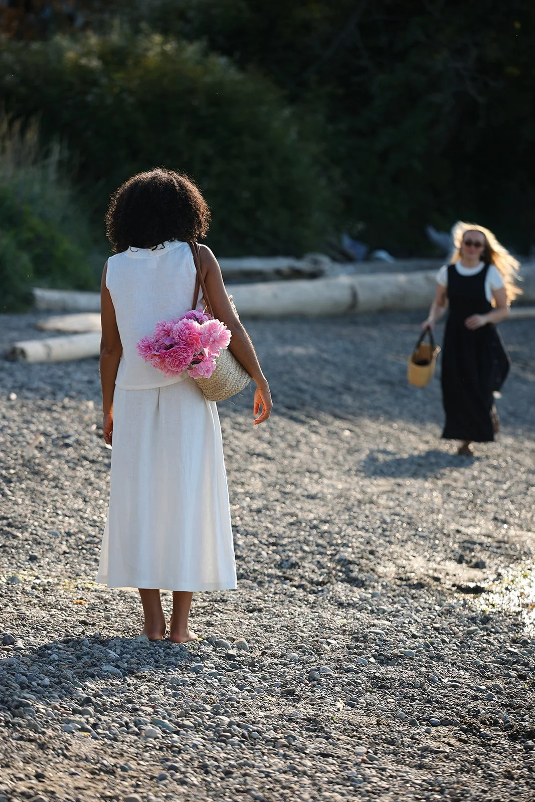 nomi-designs-linen-oufit-ivory-flowers-Beach.jpg