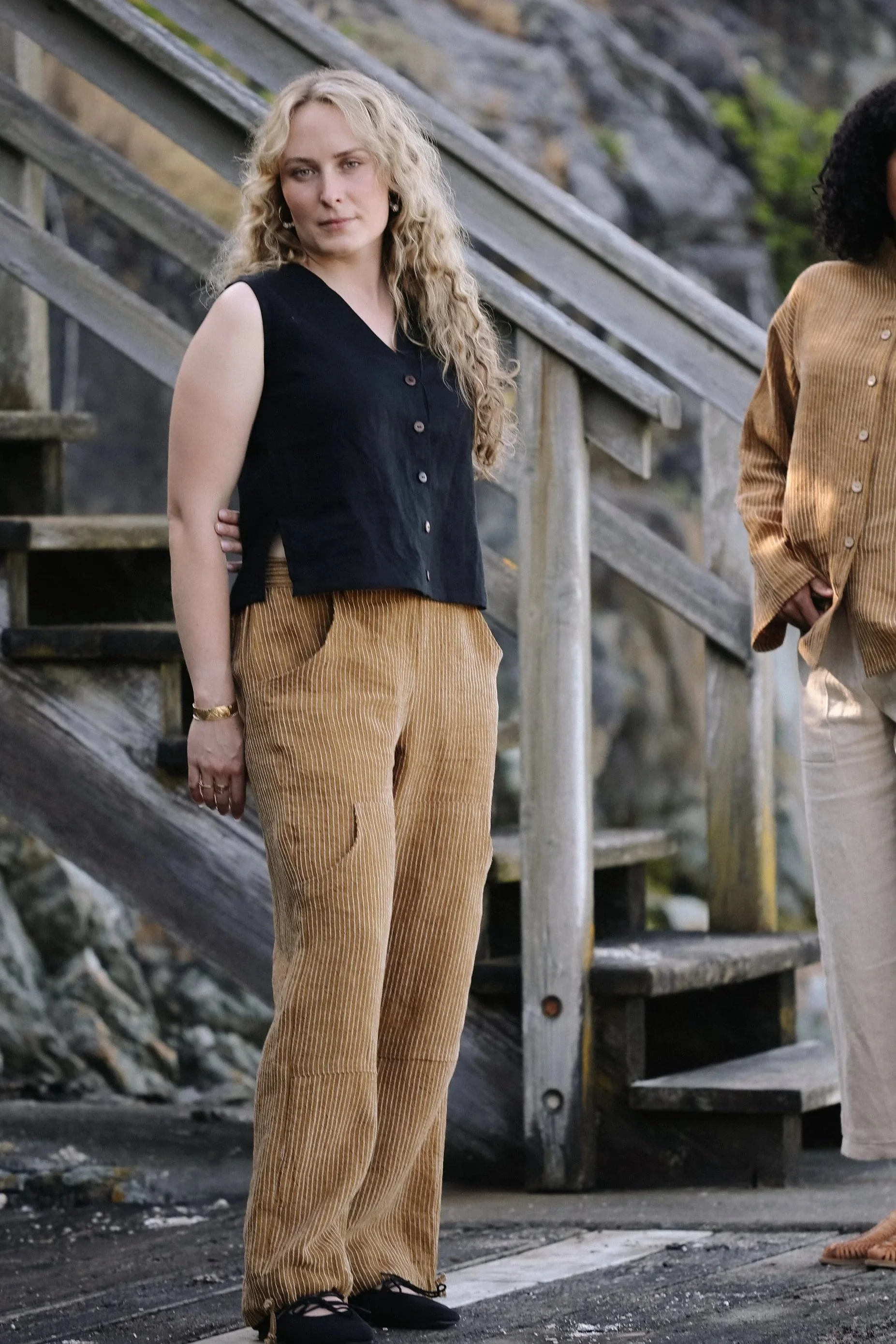 nomi-designs-linen-vest-black-pants-ginger-shirt-Beach.jpg
