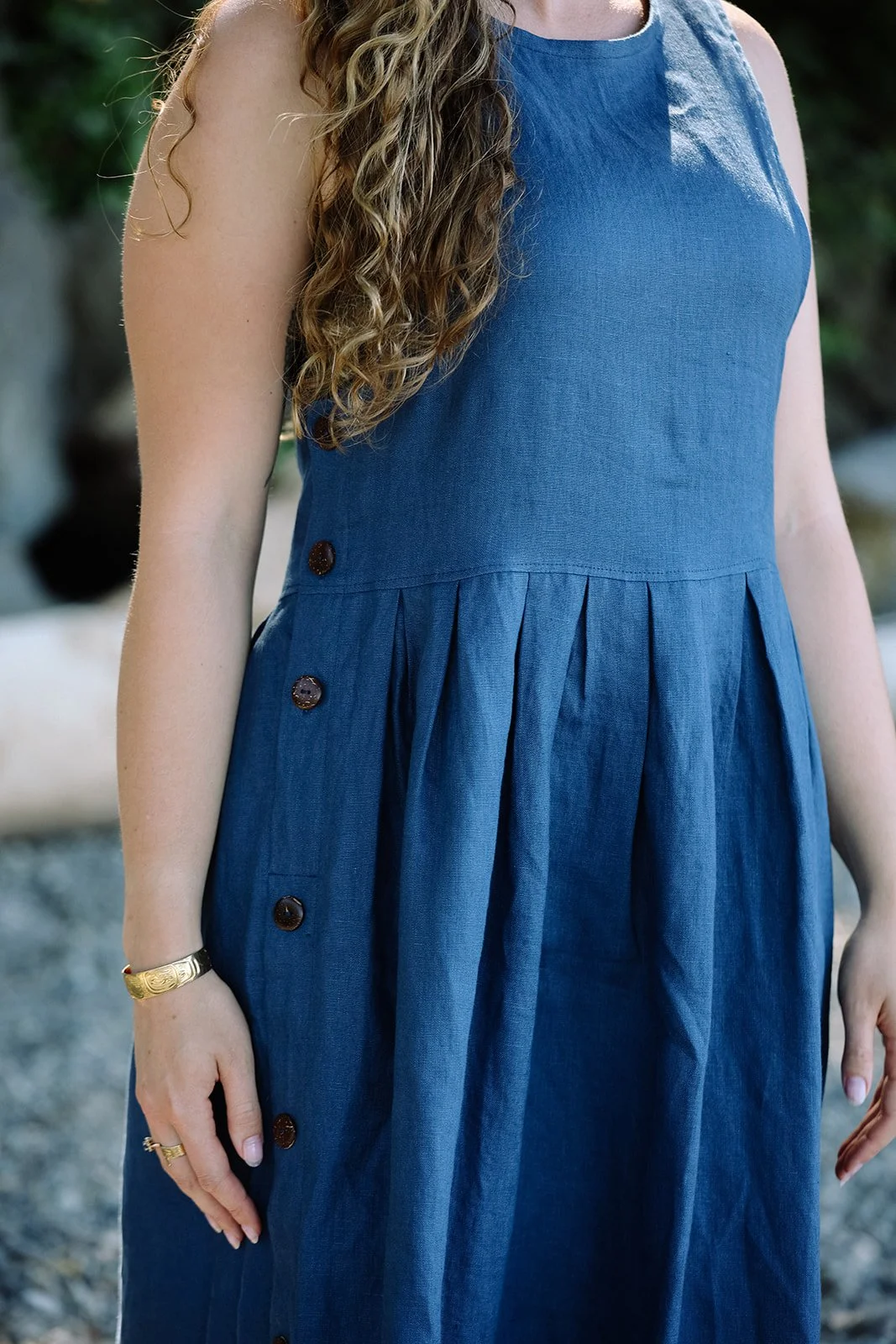 nomi-designs-linen-dress-ocean-details-Beach.jpg