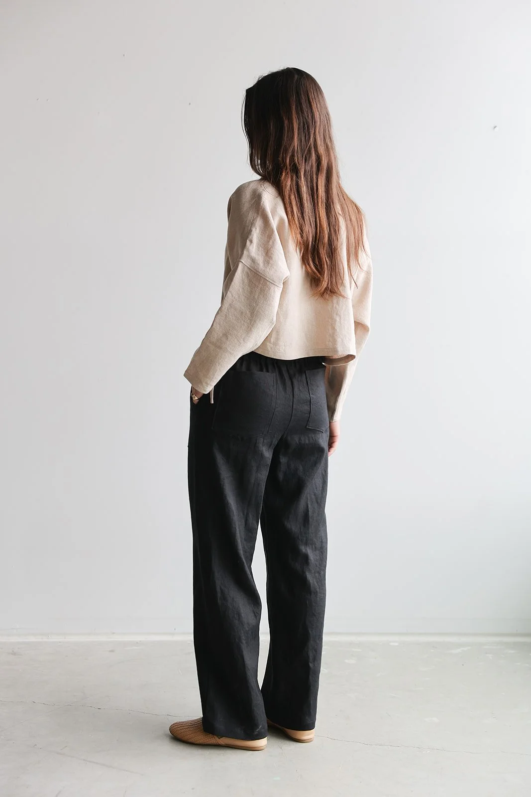 linen-wrap-top-natural-black-pants-back.jpg