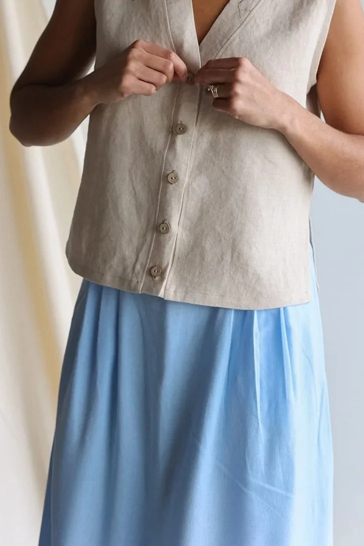nomi-designs-linen-vest-natural-front-details.jpg