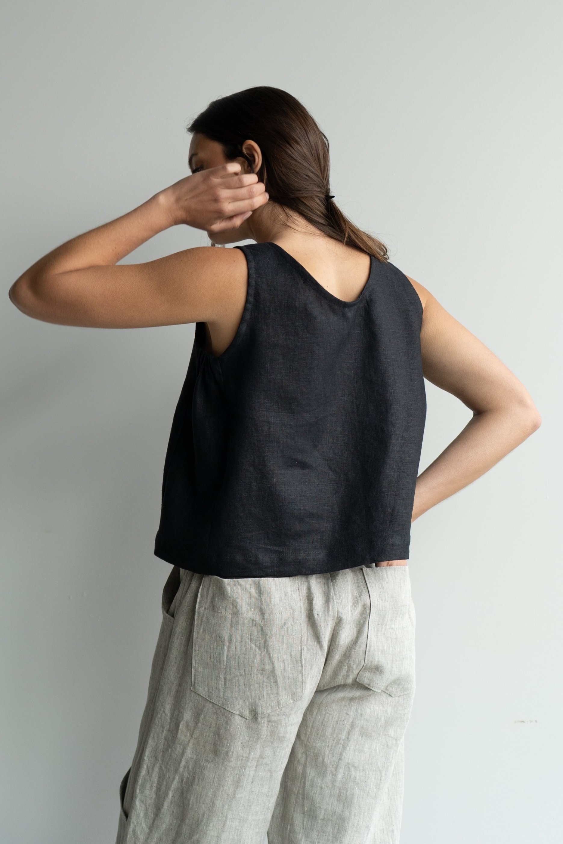 closeup-back-pockets-natural-linen-pants.jpg