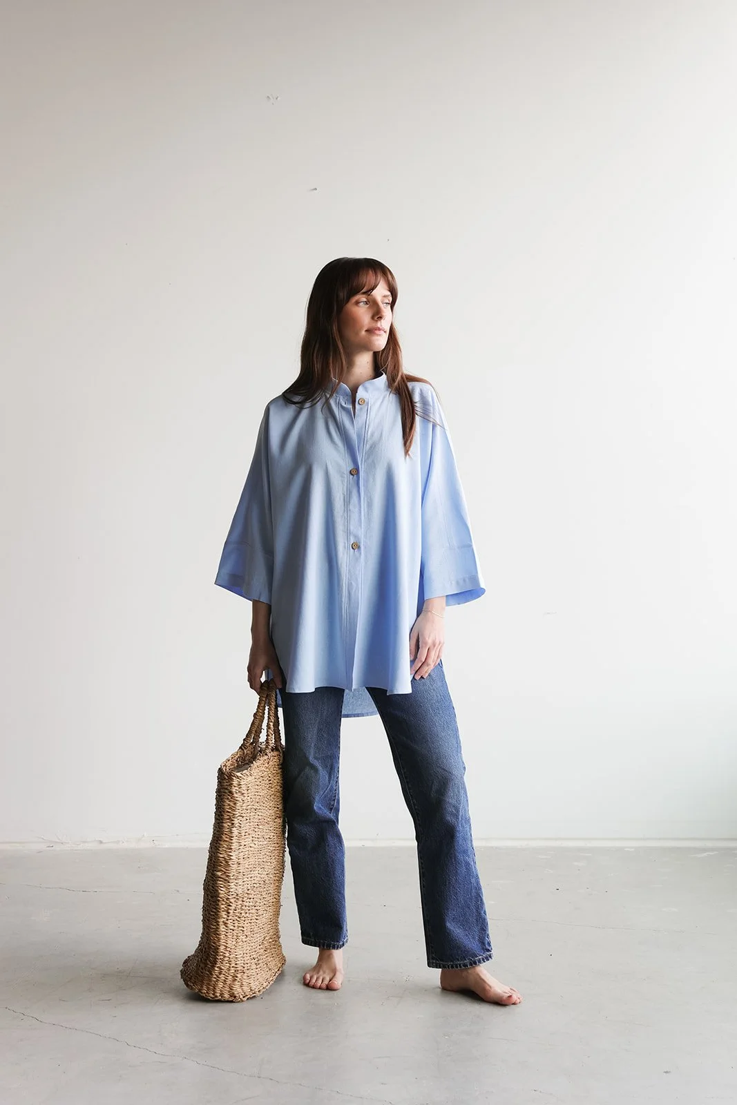 nomi-designs-linen-shirt-sky-front-basket.jpg