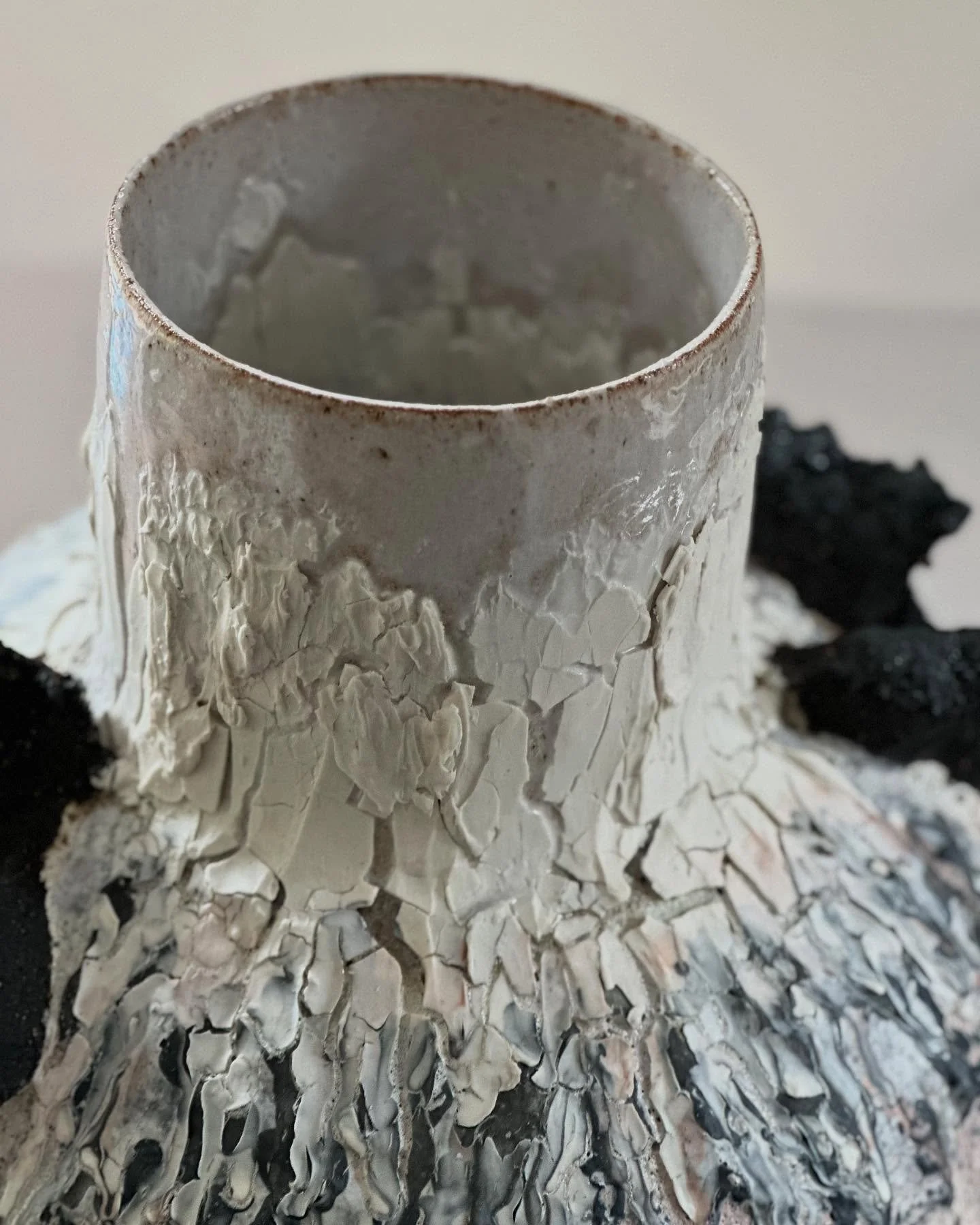 #ceramics 
#texture 
#porcelain 
#craft 
#vessels
