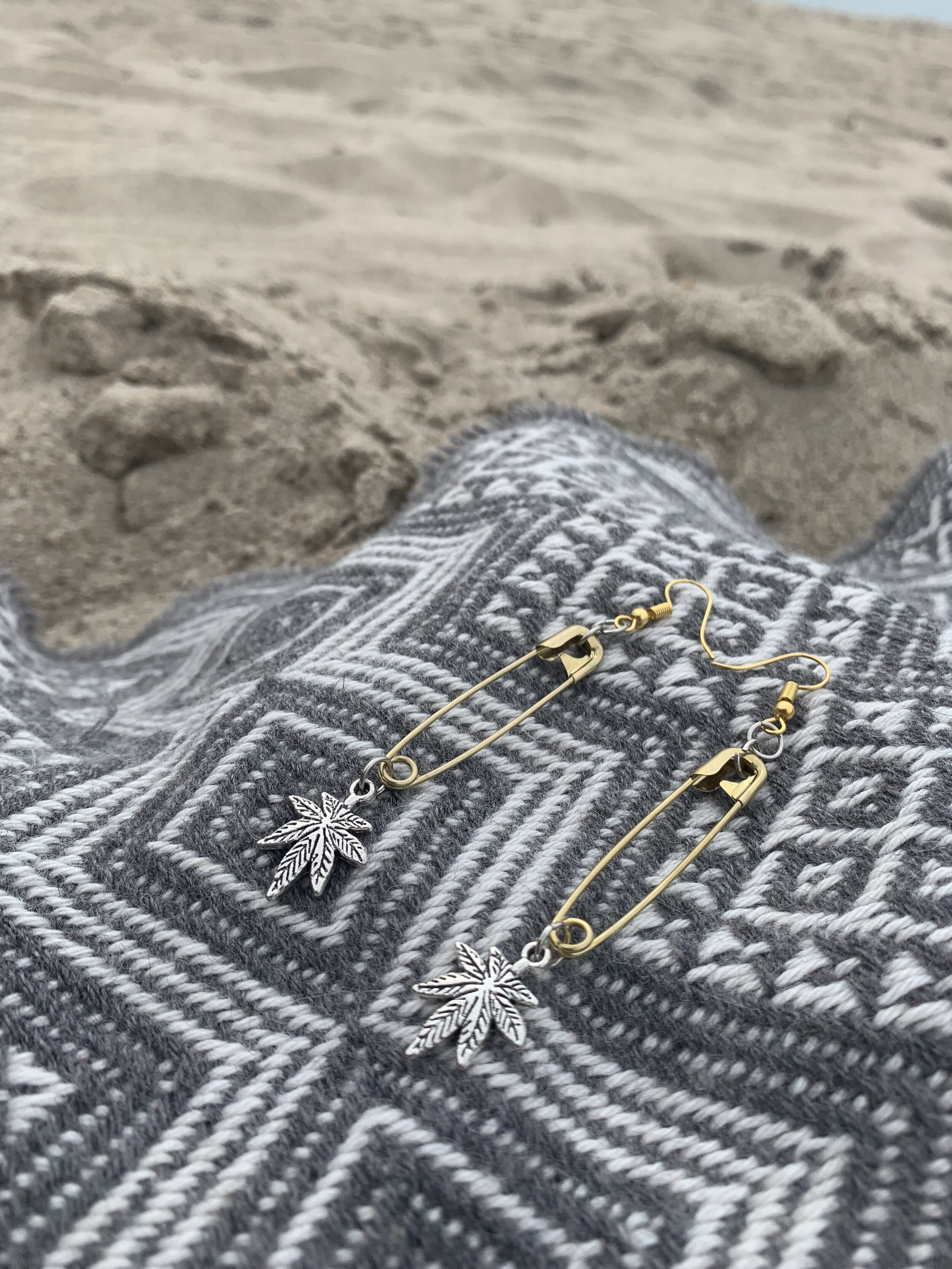 SAFETY PIN CANNABIS LEAF EARRINGS 
