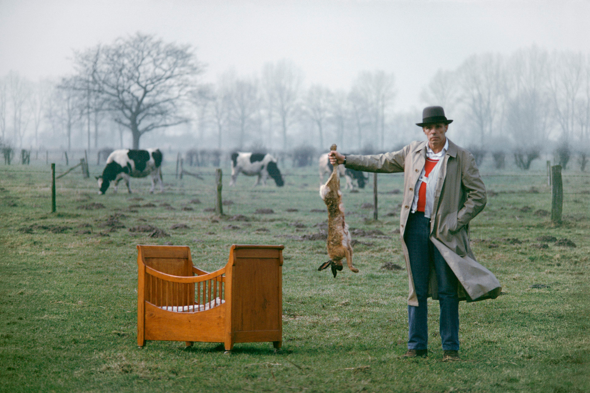  Joseph Beuys with cradle and hare in Mehr near the Dassendonkshof 