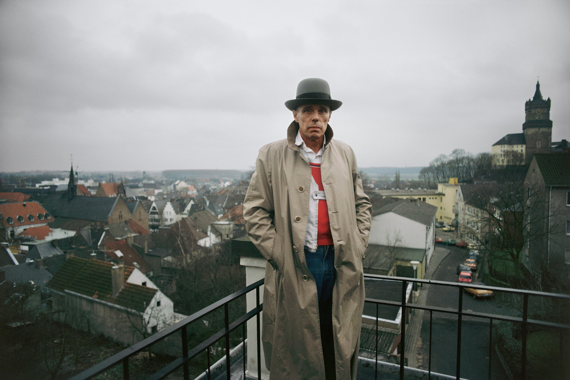  Joseph Beuys on the roof of Hanns Lamers’ tower at the Koekkoek Belvedere 