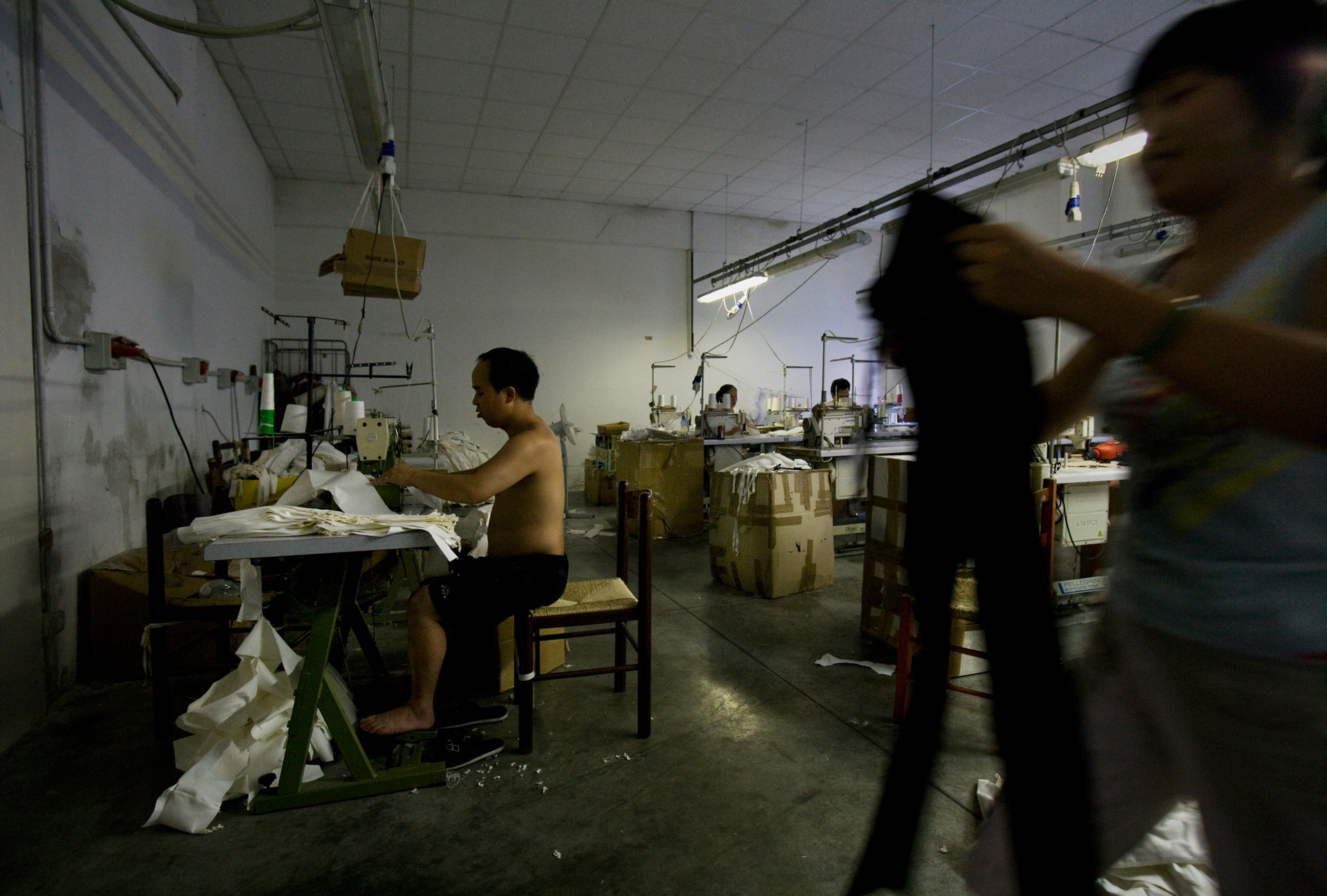  The success of the “Chinese Pronto Moda”, or "ready-to-wear", factories is based on a disregard for standard labor laws. Employees, often including families with young children, live communally in factory warehouses, often working round the clock un