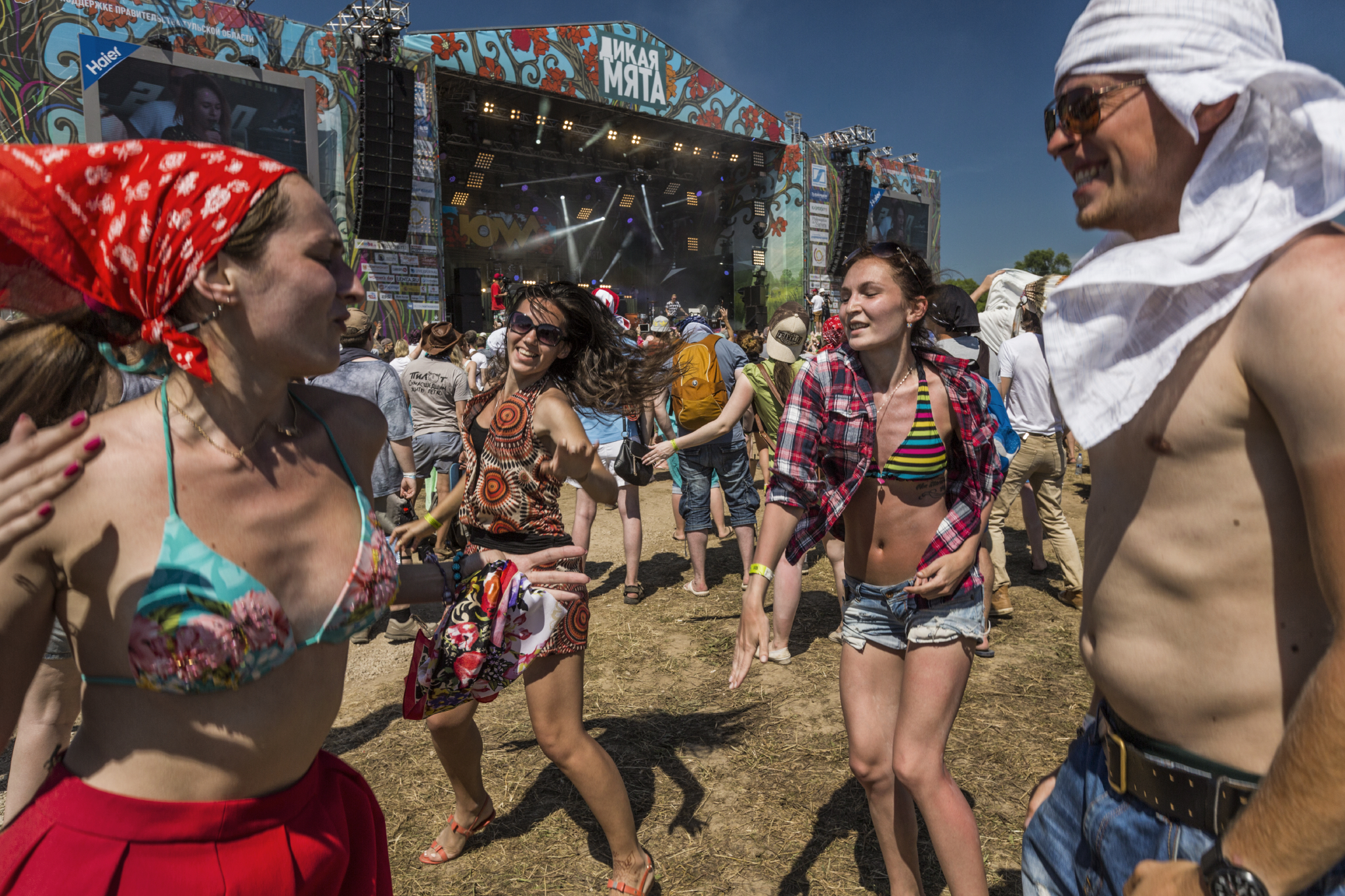  The Wild Mint Festival, a multi-day extravaganza held outside Moscow, draws thousands of fans who camp out in a tent city to hear bands play until 3 a.m. Reminiscent of the sixties, several summer rock and pop festivals have gained popularity during