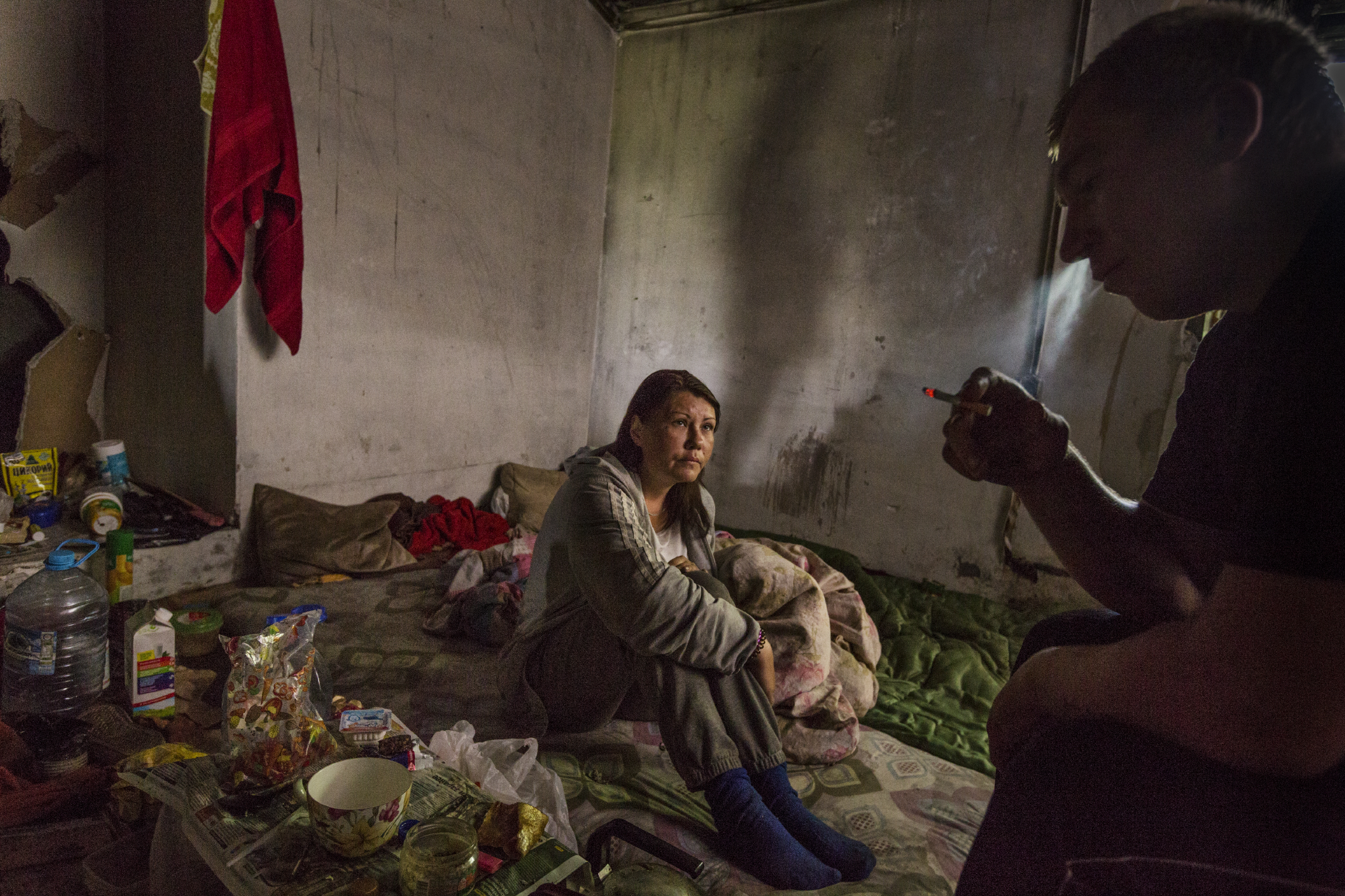  Yevgeniy, 29, has lost his documents and now cannot return to his hometown of Kursk. Homeless, he now lives together with two women in their early thirties in an abandoned train depot. While homelessness amongst Russian youth has declined from the s